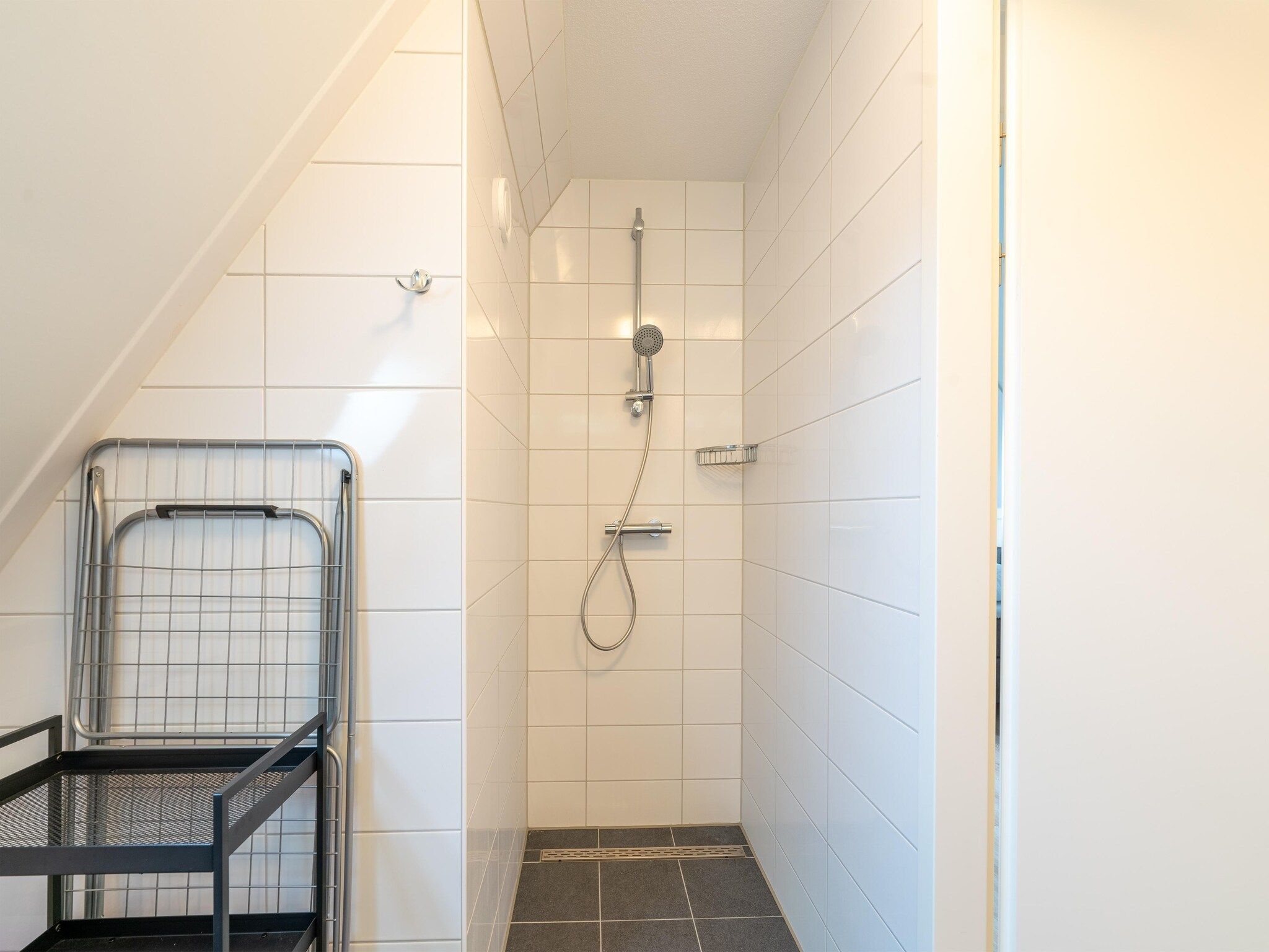 De badkamer van De Botter Huis Nr 15 in Scherpenisse