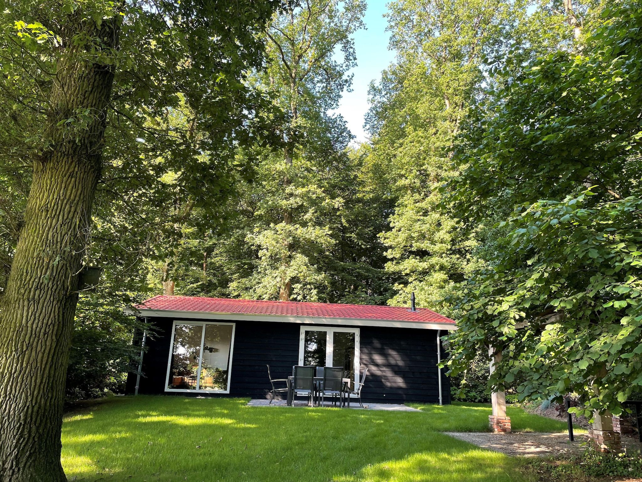 De buitenkant van De Hooischuur in Hellendoorn in Hellendoorn