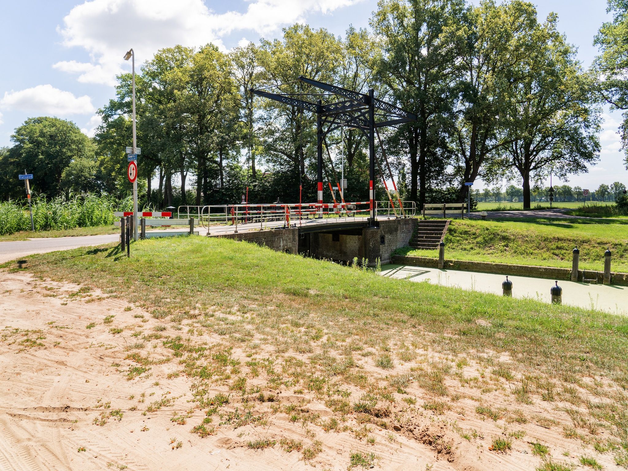 Steenmarter in Reutum - Foto 34 van 40