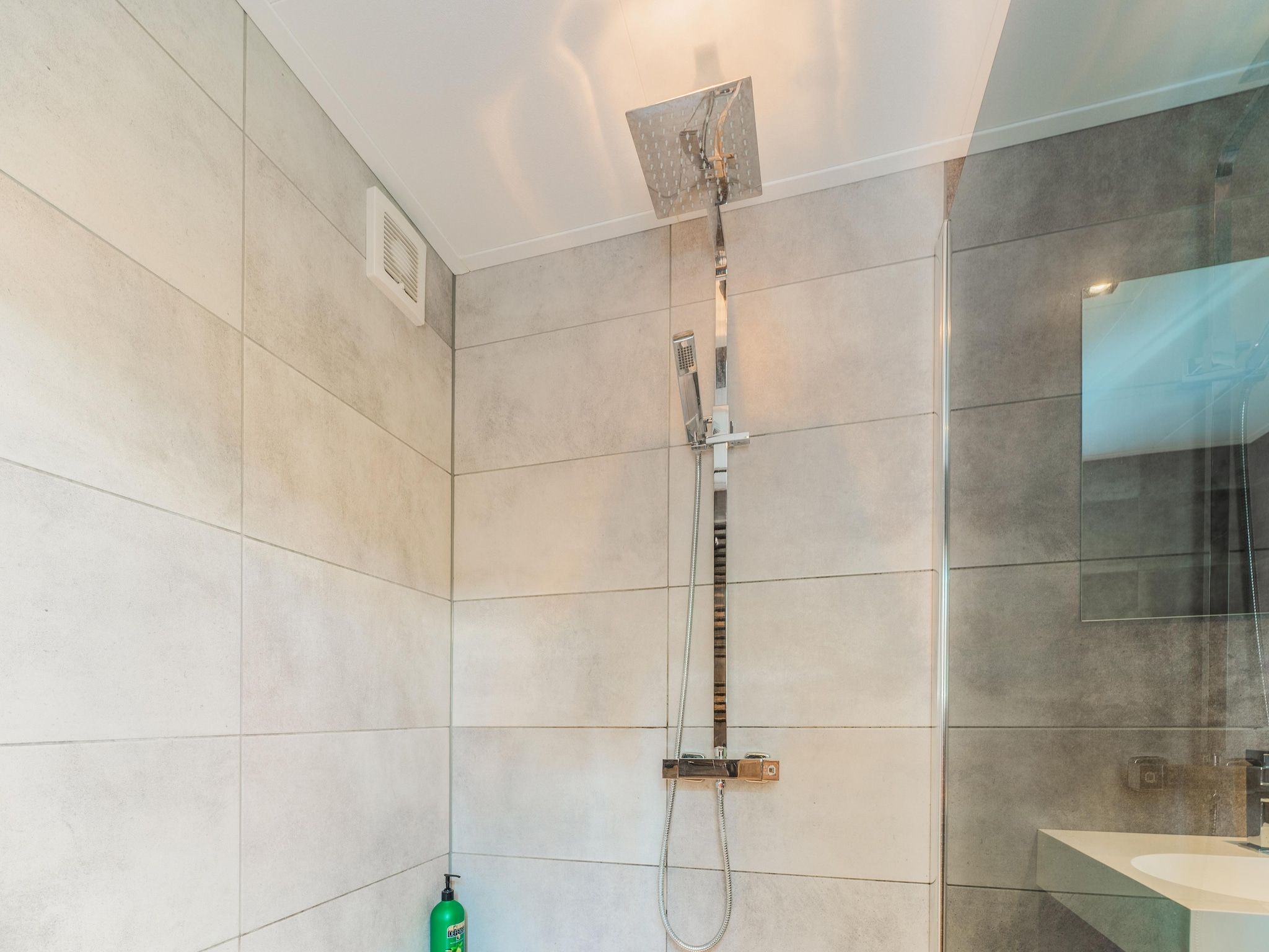 De badkamer van Steenmarter in Reutum