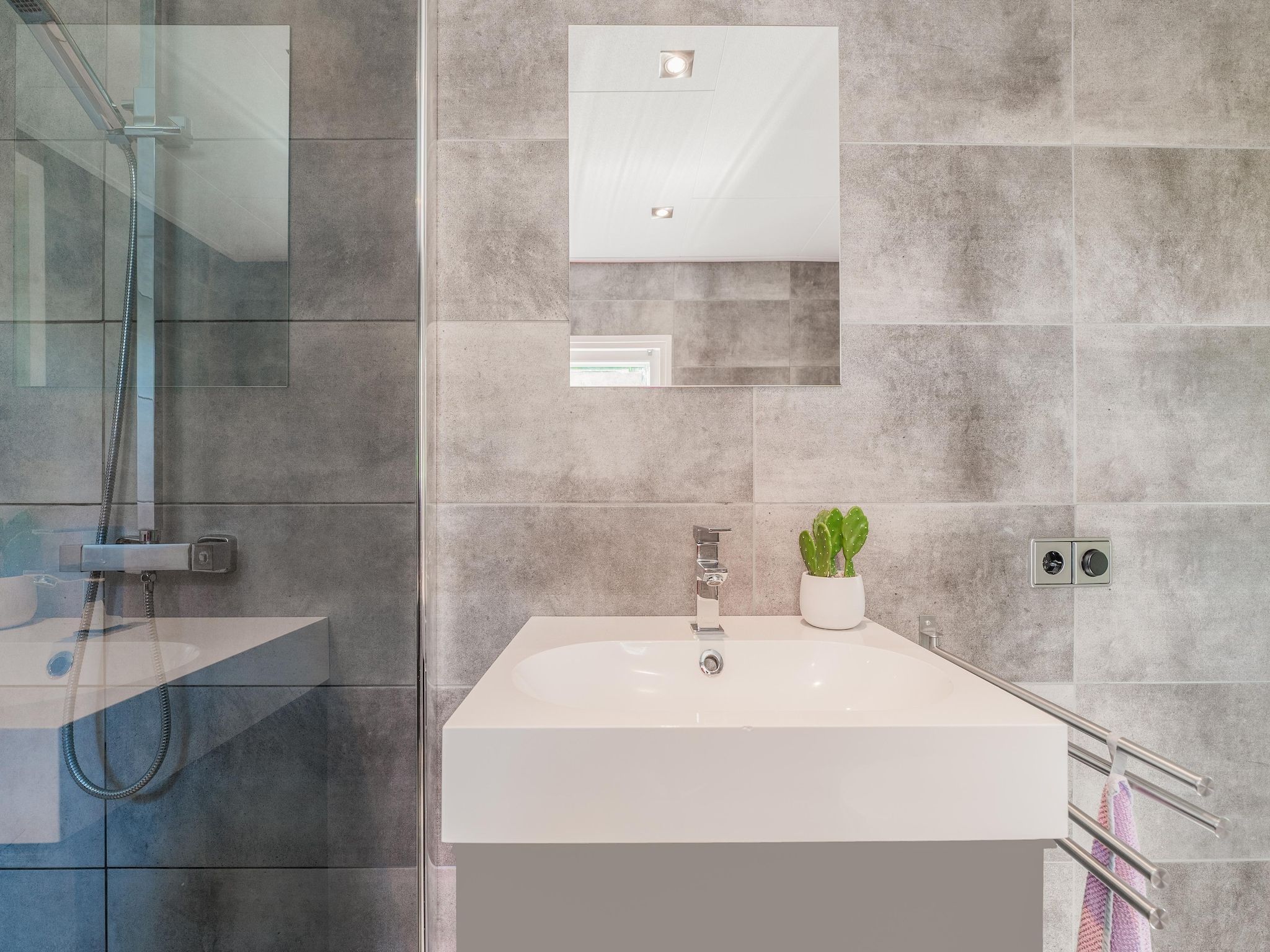 De badkamer van Steenmarter in Reutum