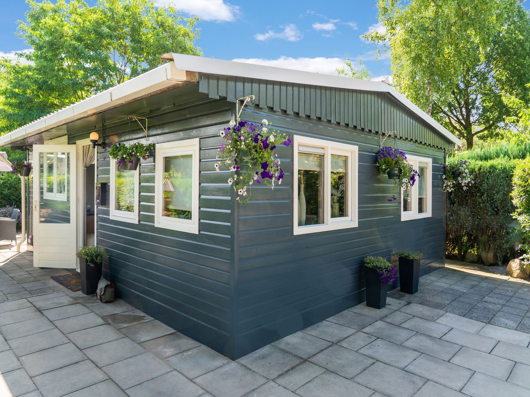 De buitenkant van Steenmarter in Reutum