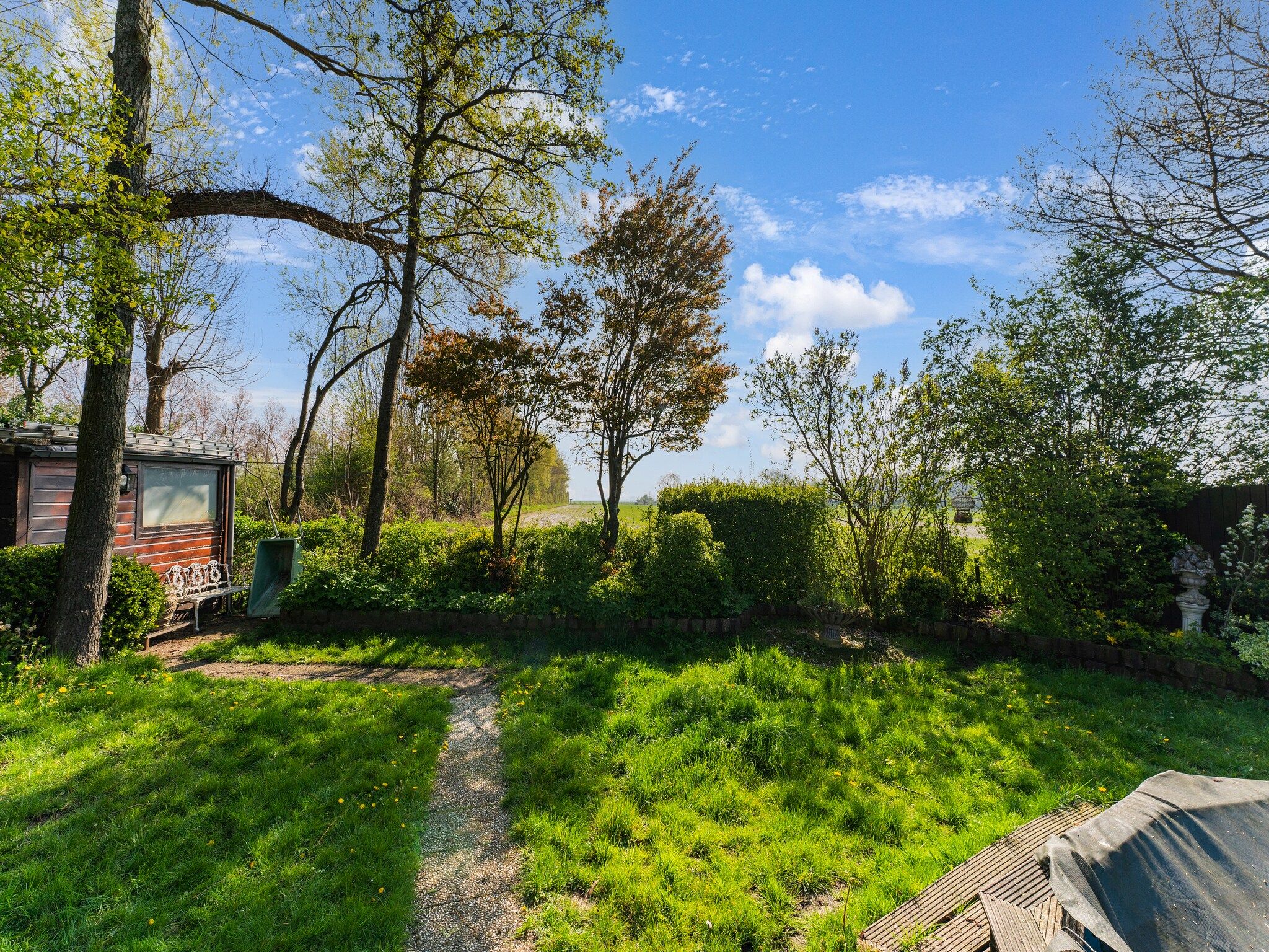 De tuin van De Tjiftjaf Huis Nr 21 in Scherpenisse