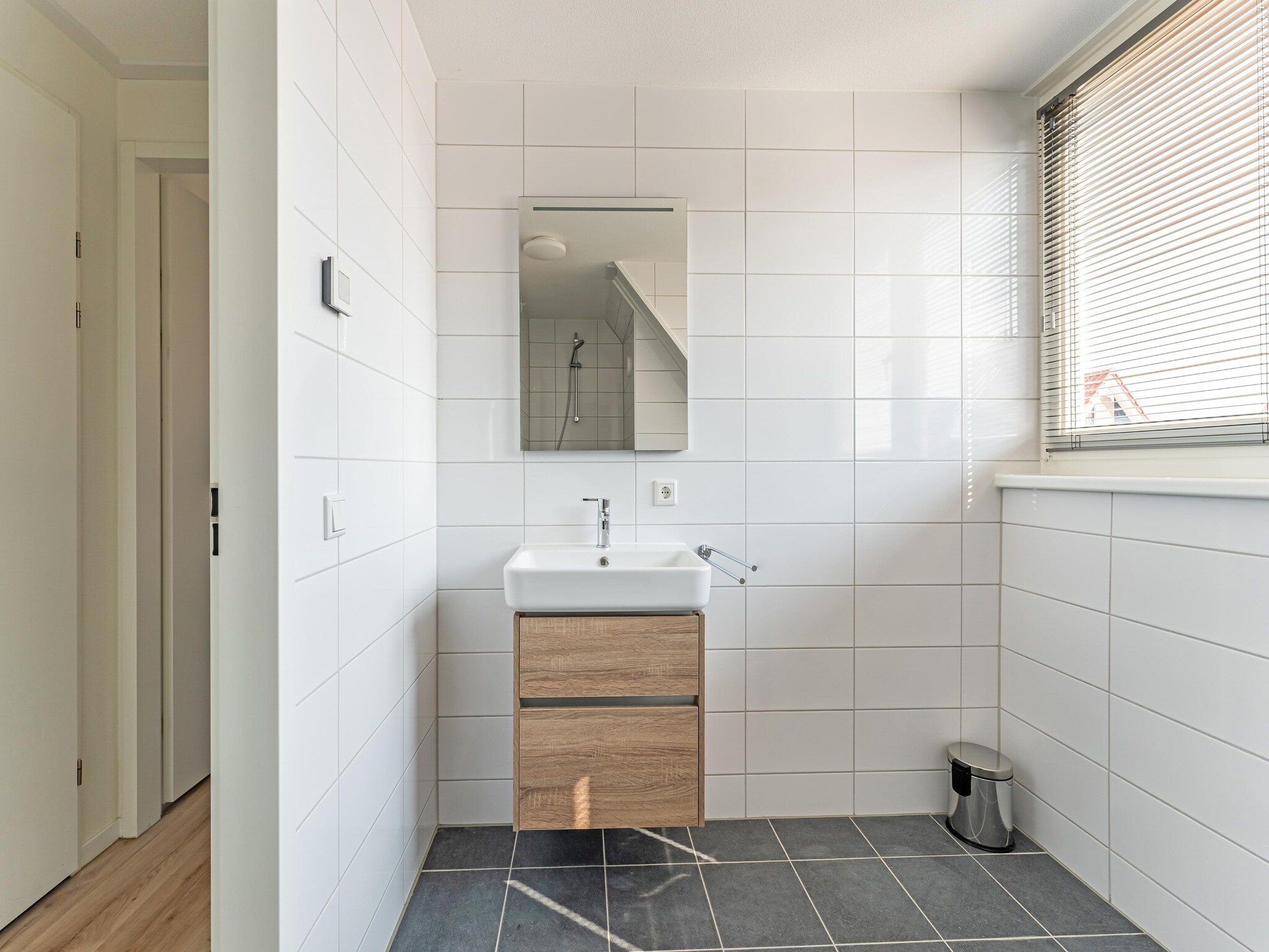 De badkamer van De Tjiftjaf Huis Nr 21 in Scherpenisse