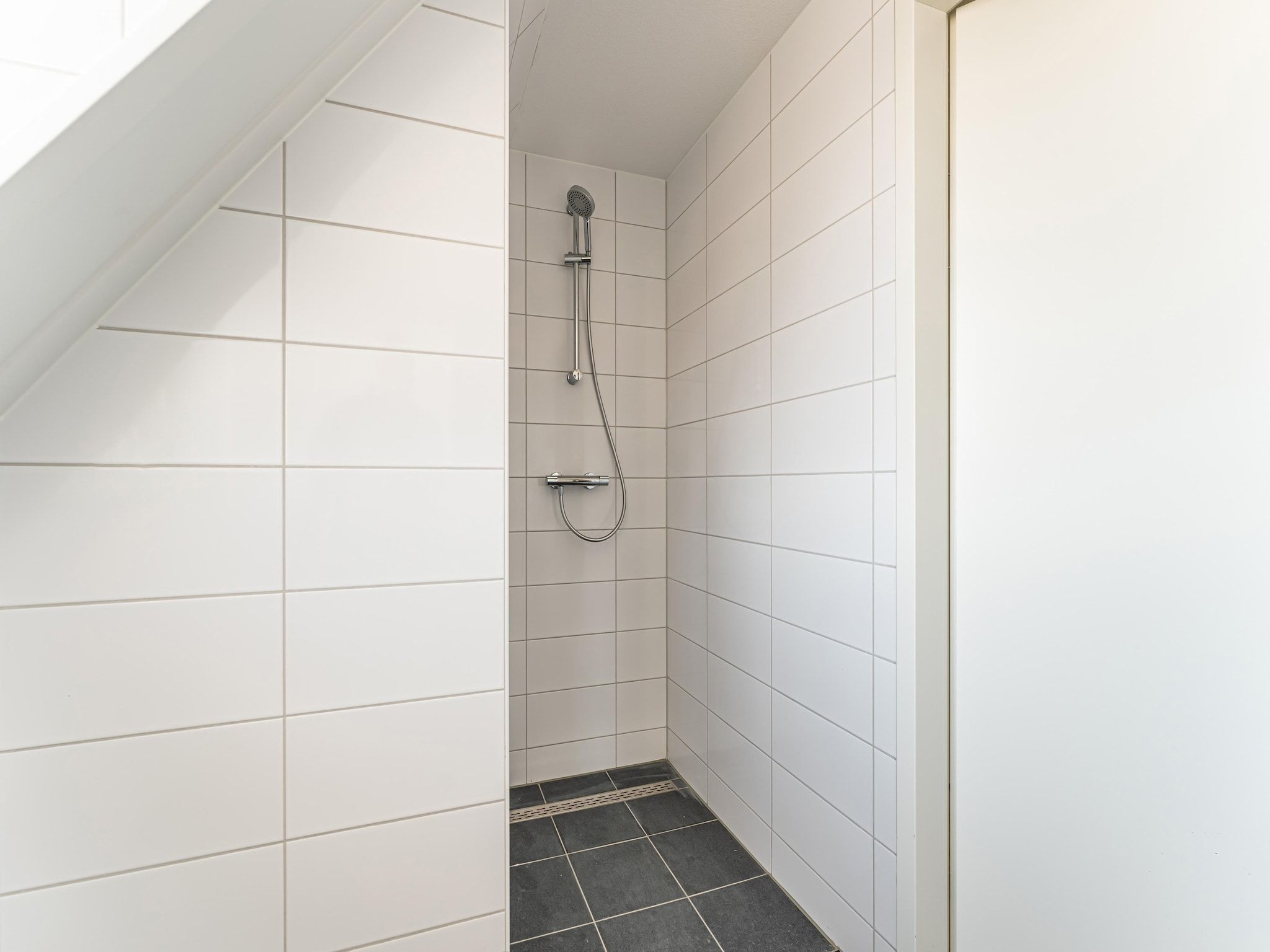 De badkamer van De Tjiftjaf Huis Nr 21 in Scherpenisse