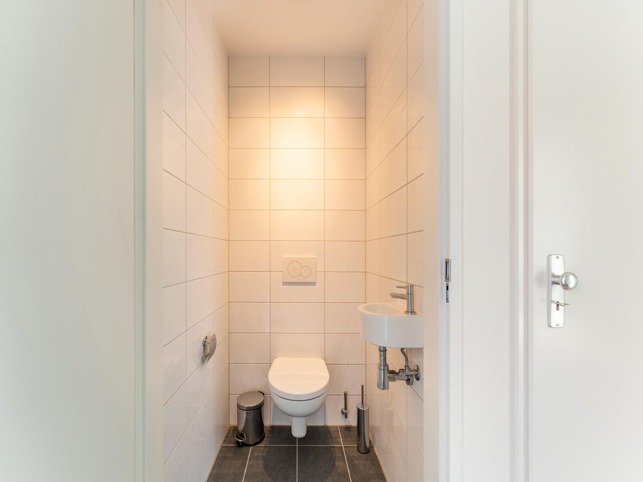 De badkamer van De Tjiftjaf Huis Nr 21 in Scherpenisse