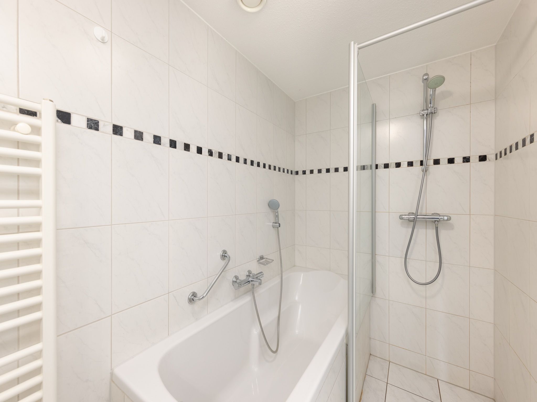 De badkamer van De Veluwse Hoevegaerde 5 in Putten