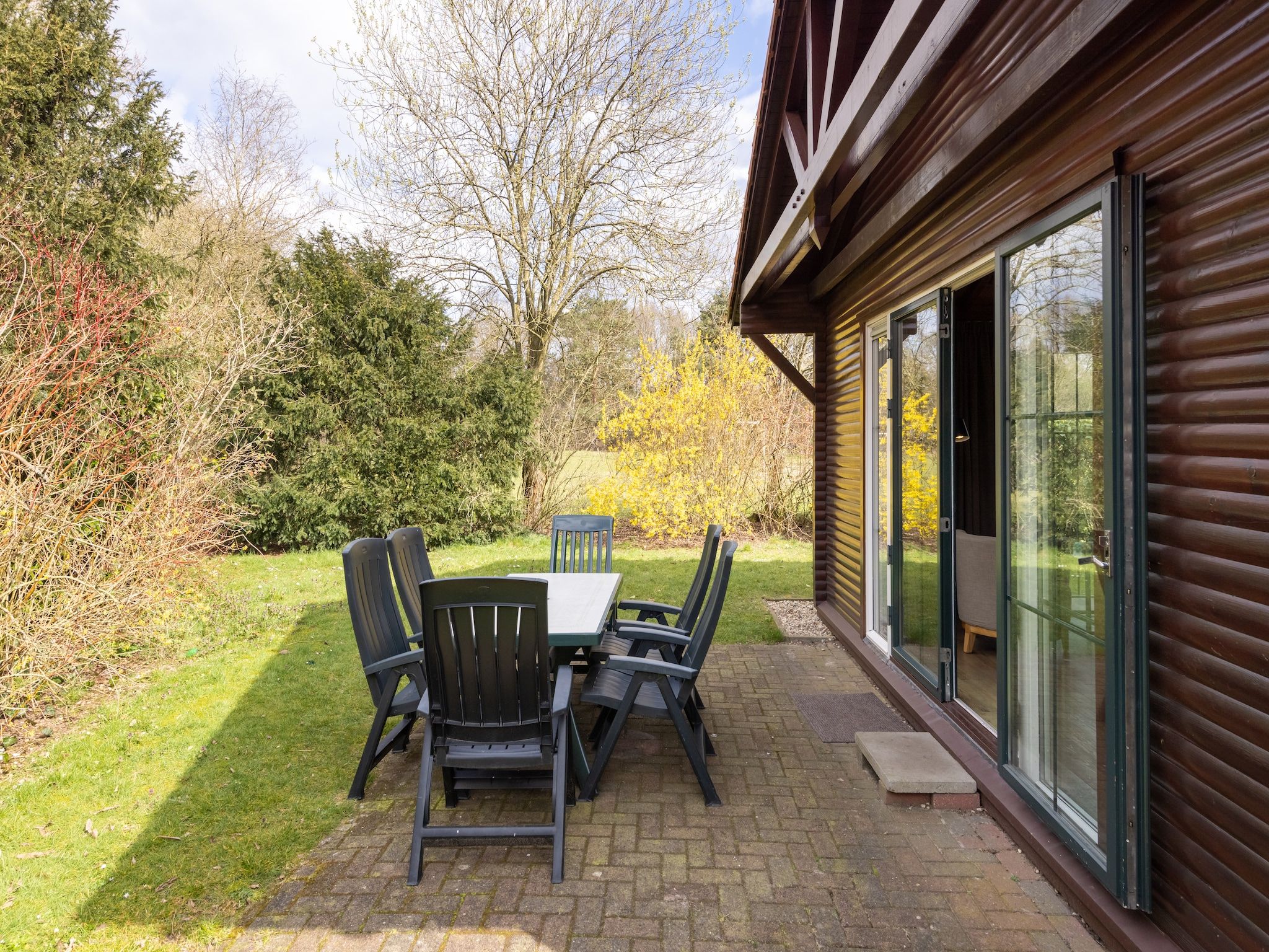 Het terras van De Veluwse Hoevegaerde 7 in Putten