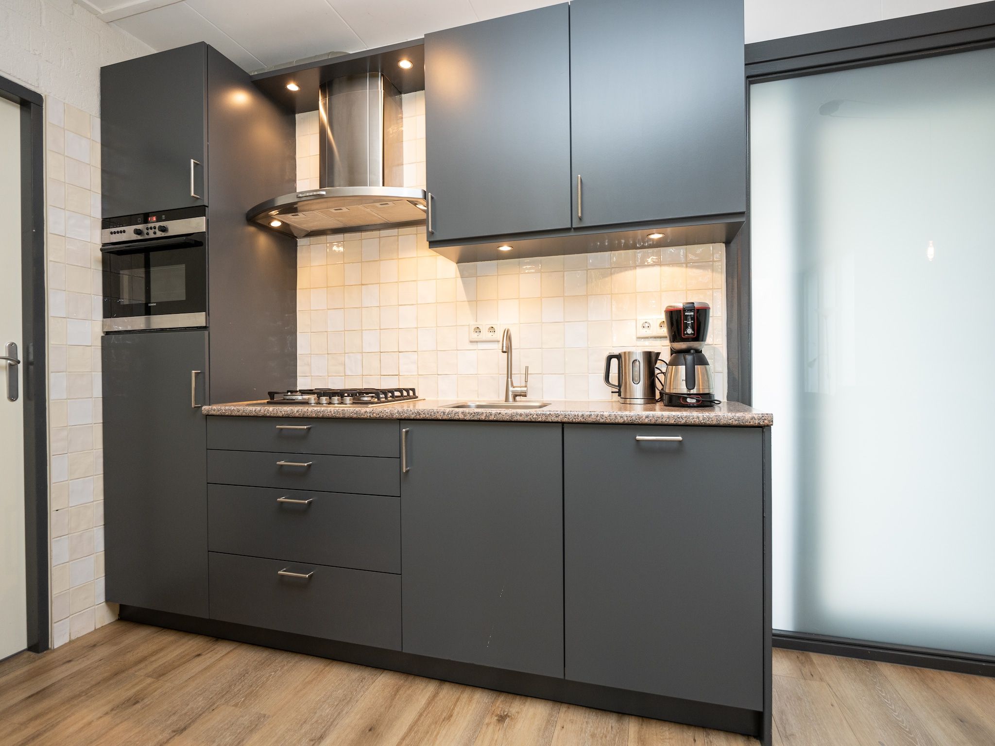 De keuken van Vakantiepark 't Eibernest Texel 2 in De Cocksdorp