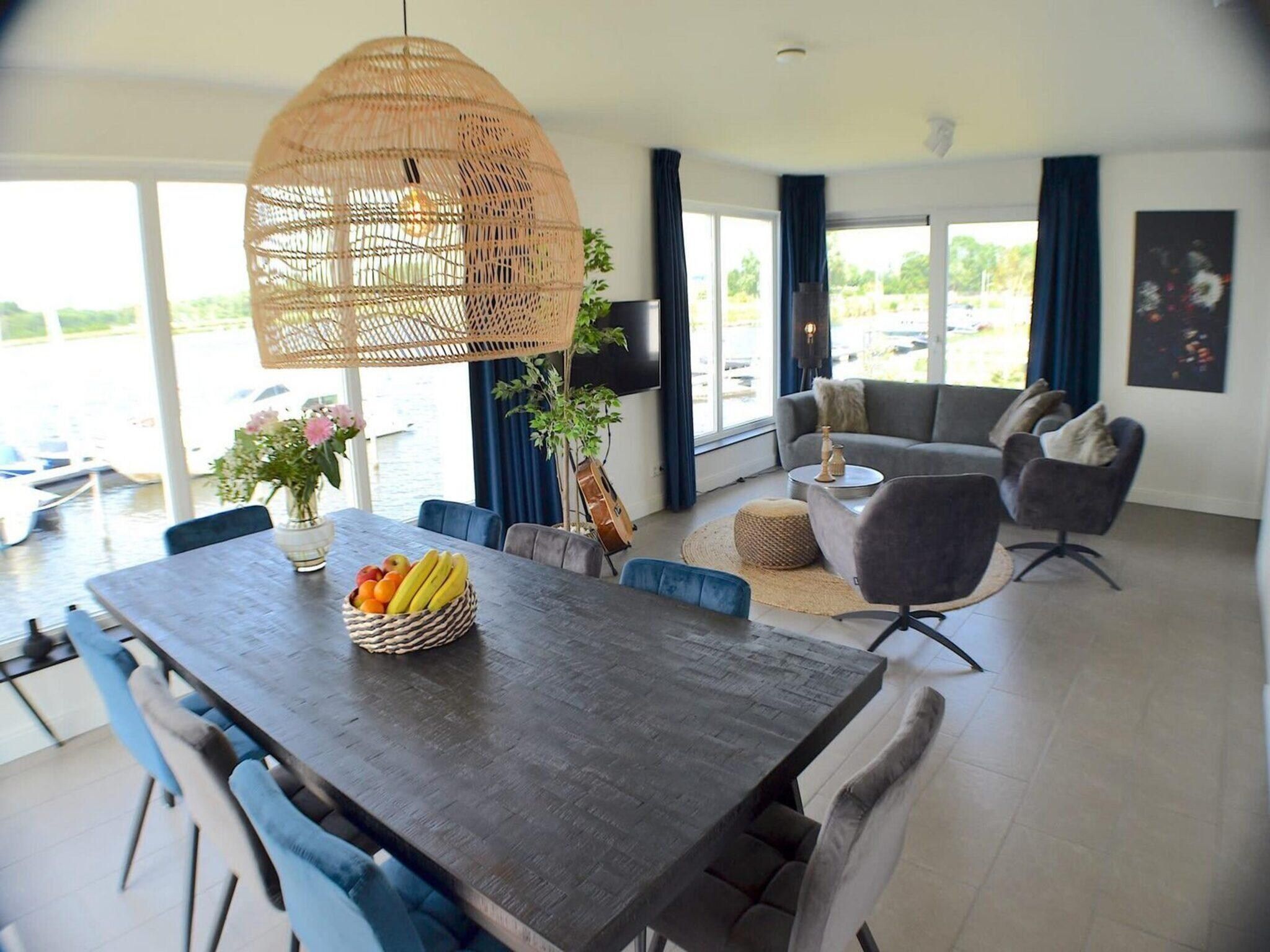 De woonkamer van Villa Meerzicht 8 in Nijkerk