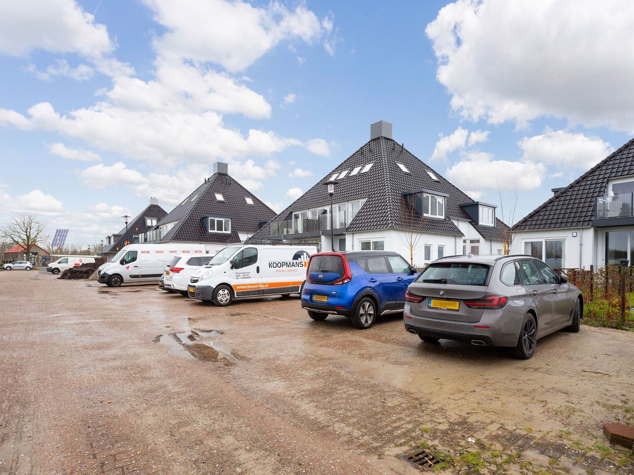 De buitenkant van Paviljoenwei 12-24 - begane grond in Offingawier