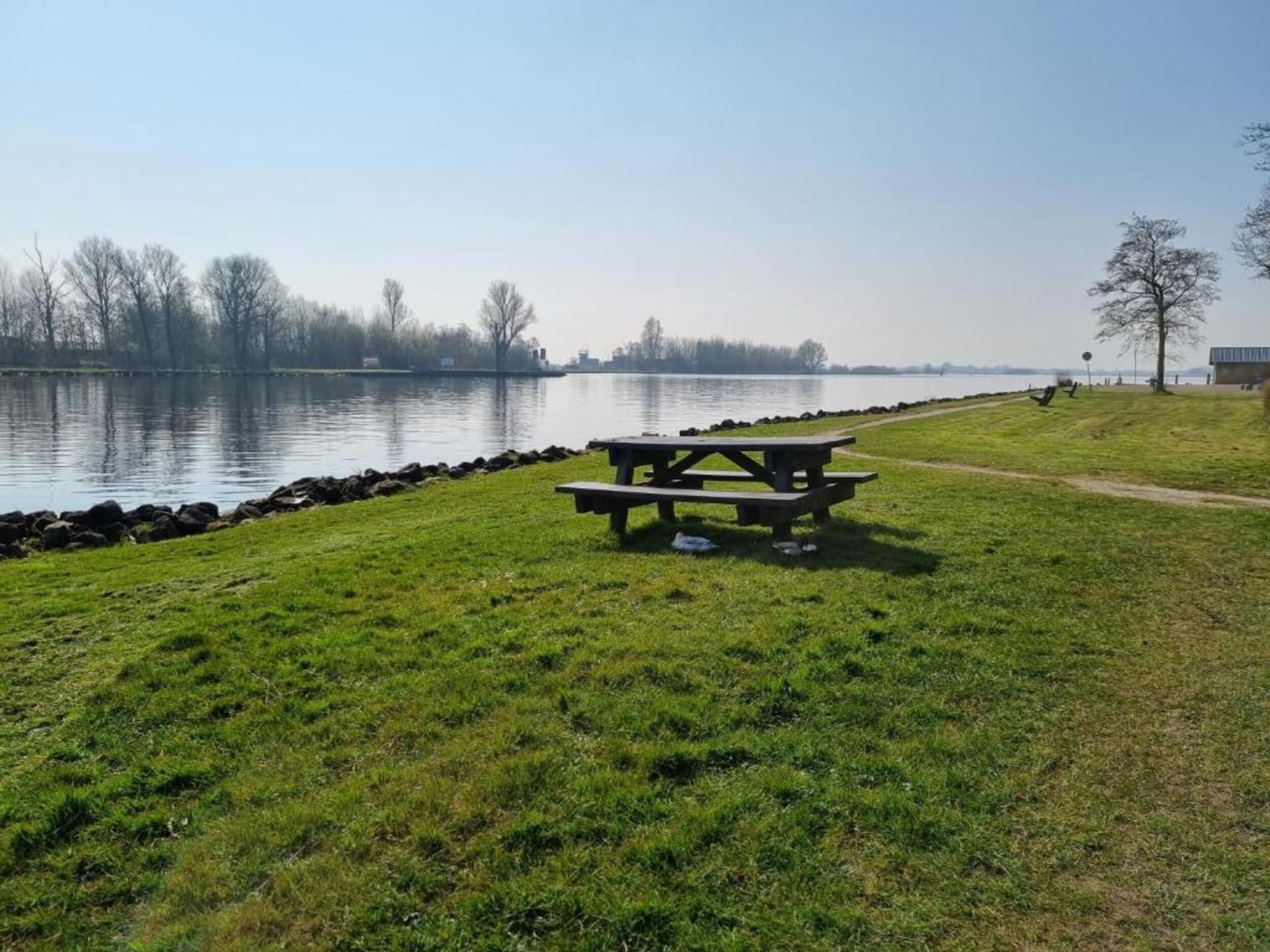 De omgeving van Paviljoenwei 12-24 - begane grond in Offingawier