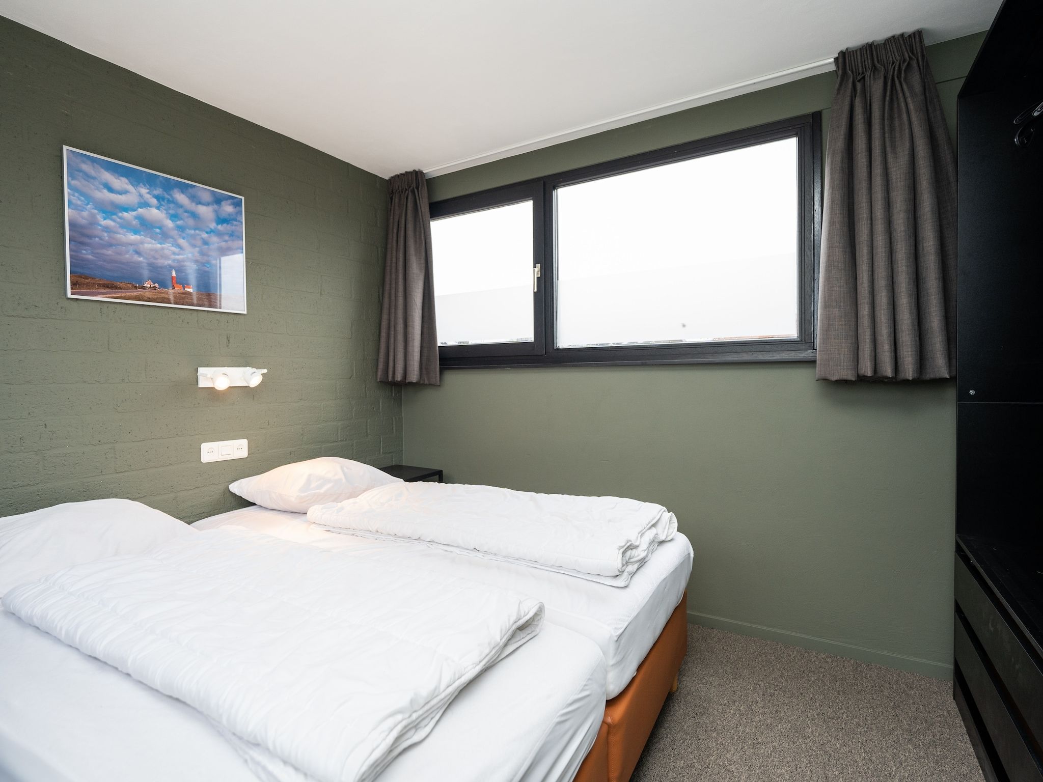 Een slaapkamer van Vakantiepark 't Eibernest Texel 4 in De Cocksdorp