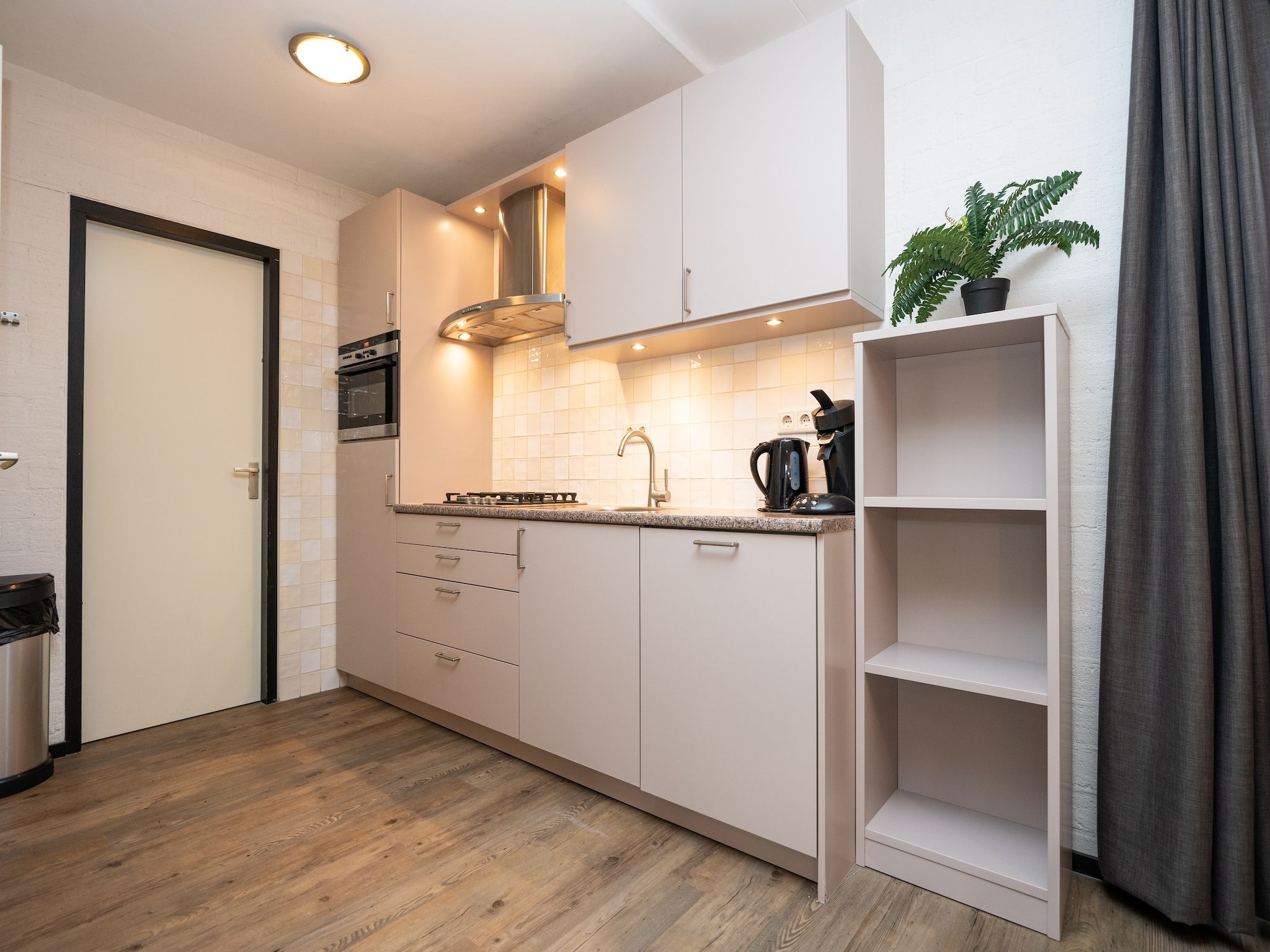 De keuken van Vakantiepark 't Eibernest Texel 5 in De Cocksdorp