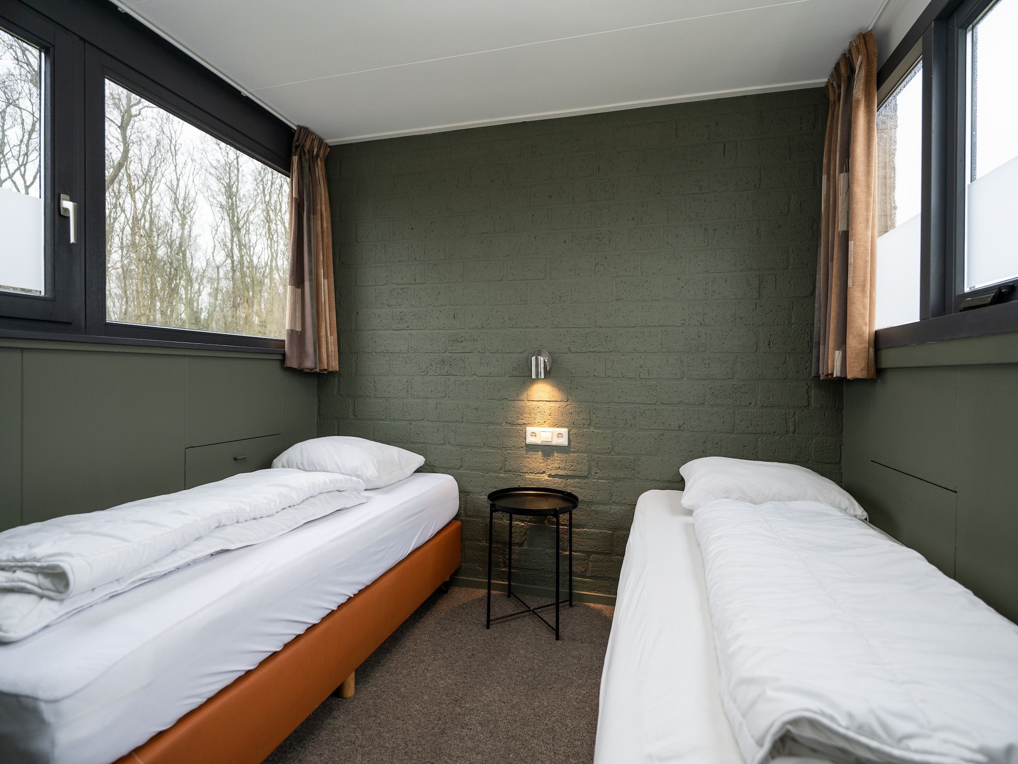 Een slaapkamer van Vakantiepark 't Eibernest Texel 6 in De Cocksdorp