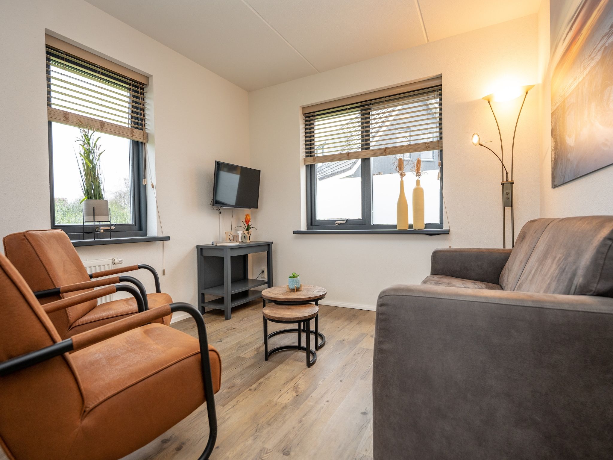 De woonkamer van Vakantiepark 't Eibernest Texel 7 in De Cocksdorp