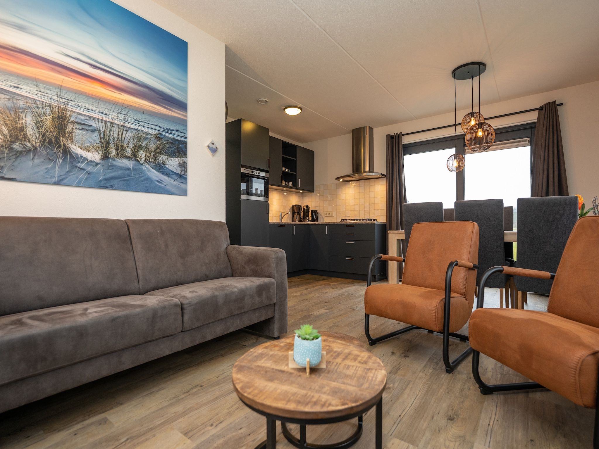 De woonkamer van Vakantiepark 't Eibernest Texel 7 in De Cocksdorp