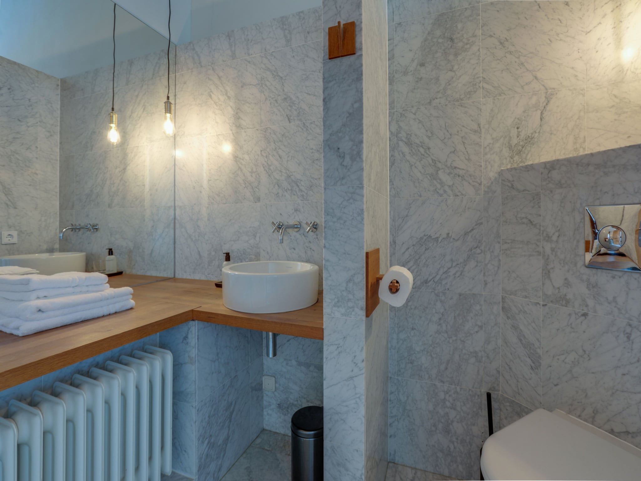 De badkamer van 'Herberg De Waard van Ternaard' in Ternaard