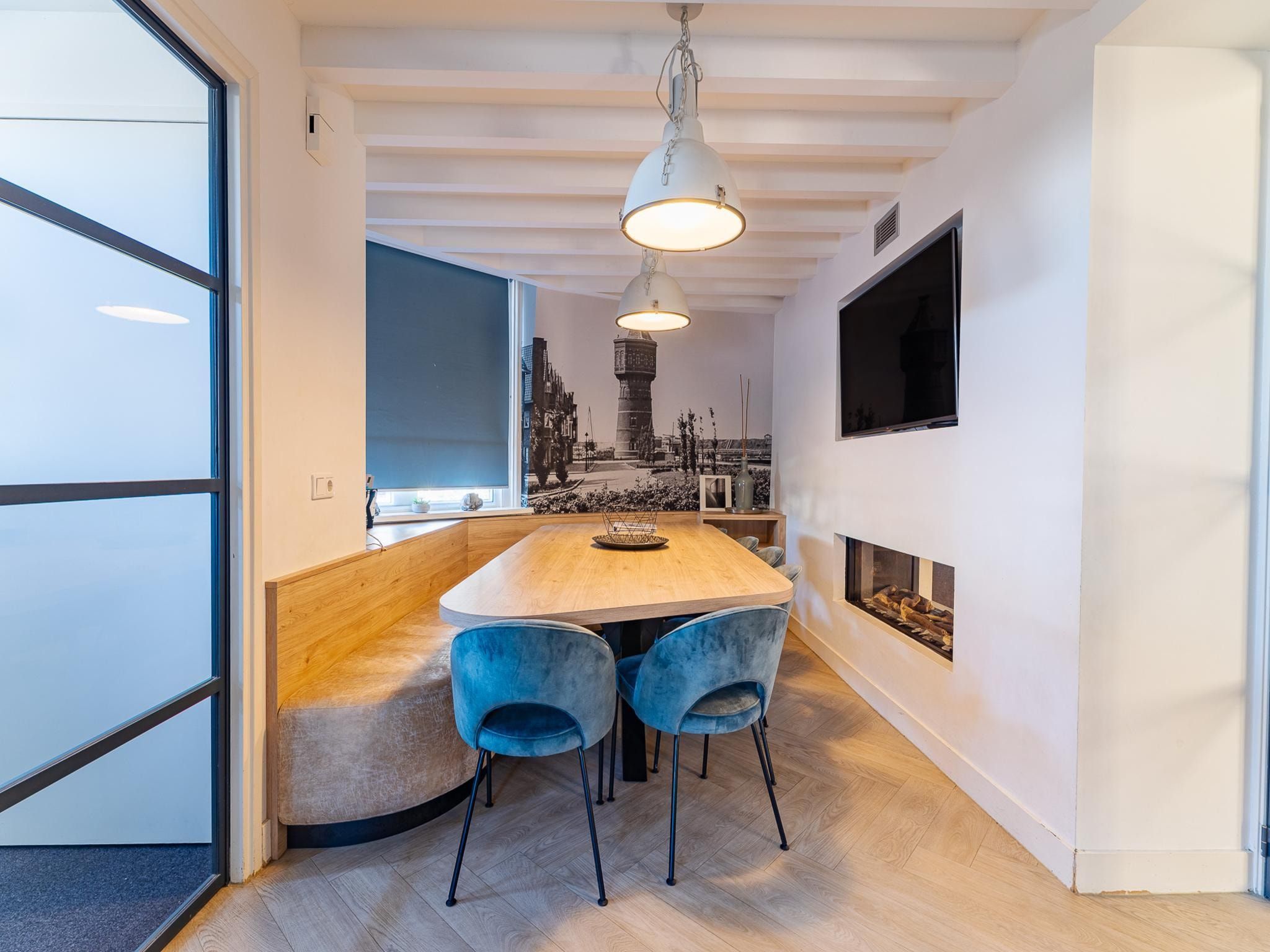 De eetkamer van Familiehuis Watertoren 8 pers in Vlissingen