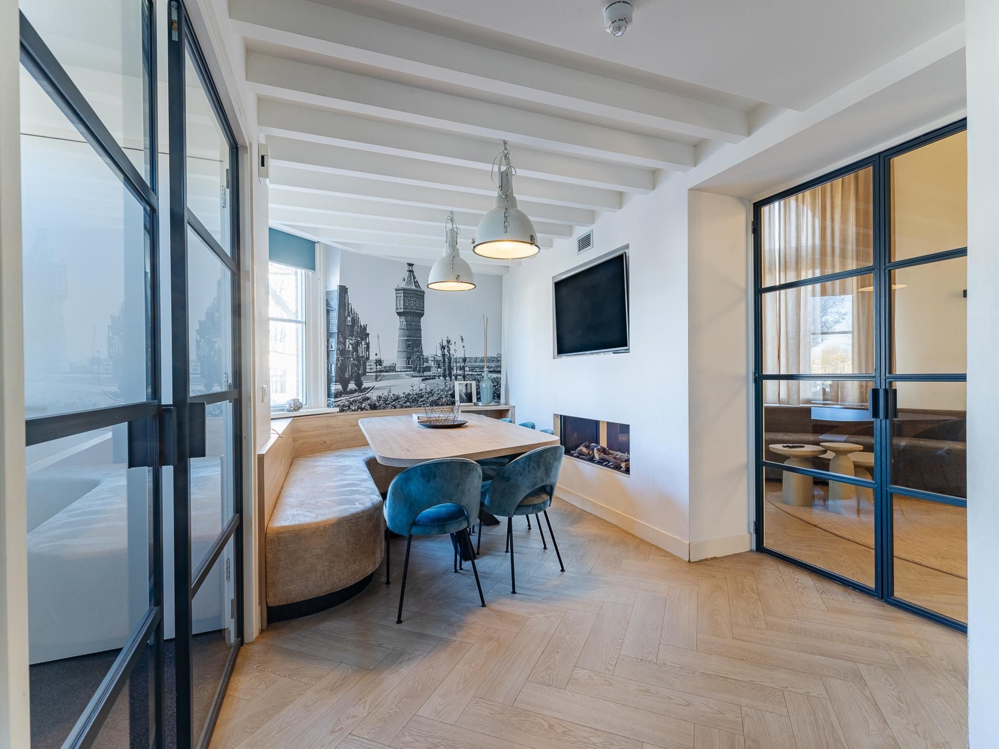 De eetkamer van Familiehuis Watertoren 8 pers in Vlissingen