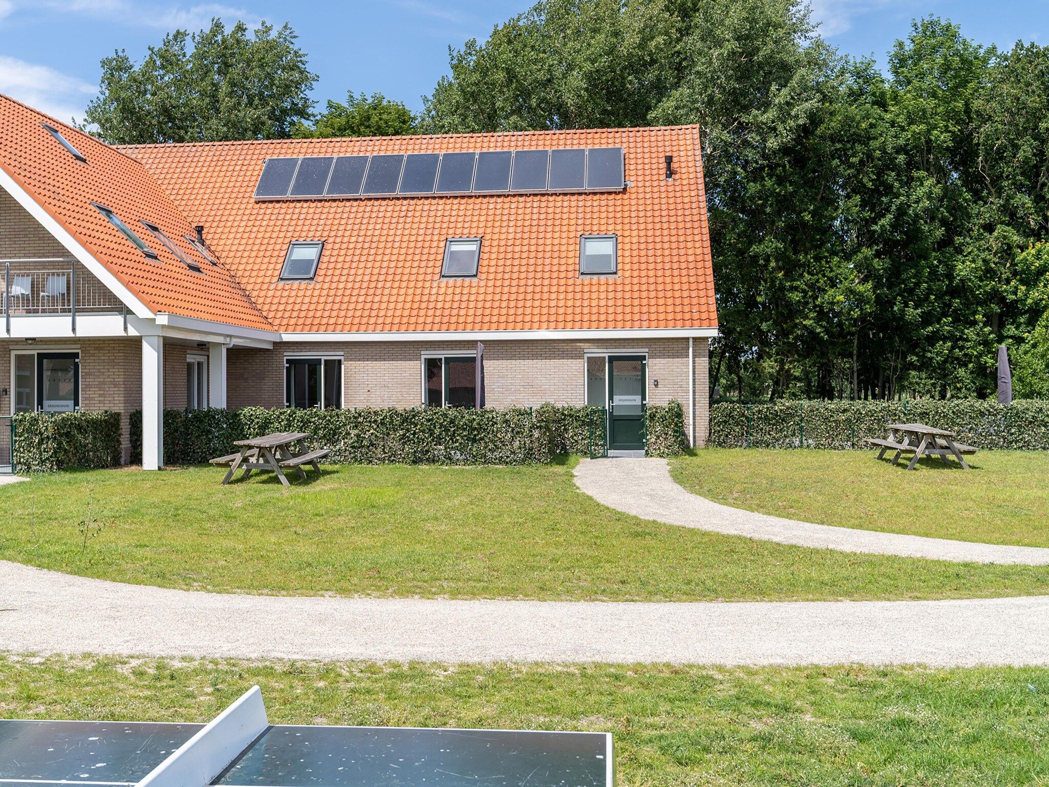 De tuin van Combi Vrijersduin en Kaapsduin in Nes