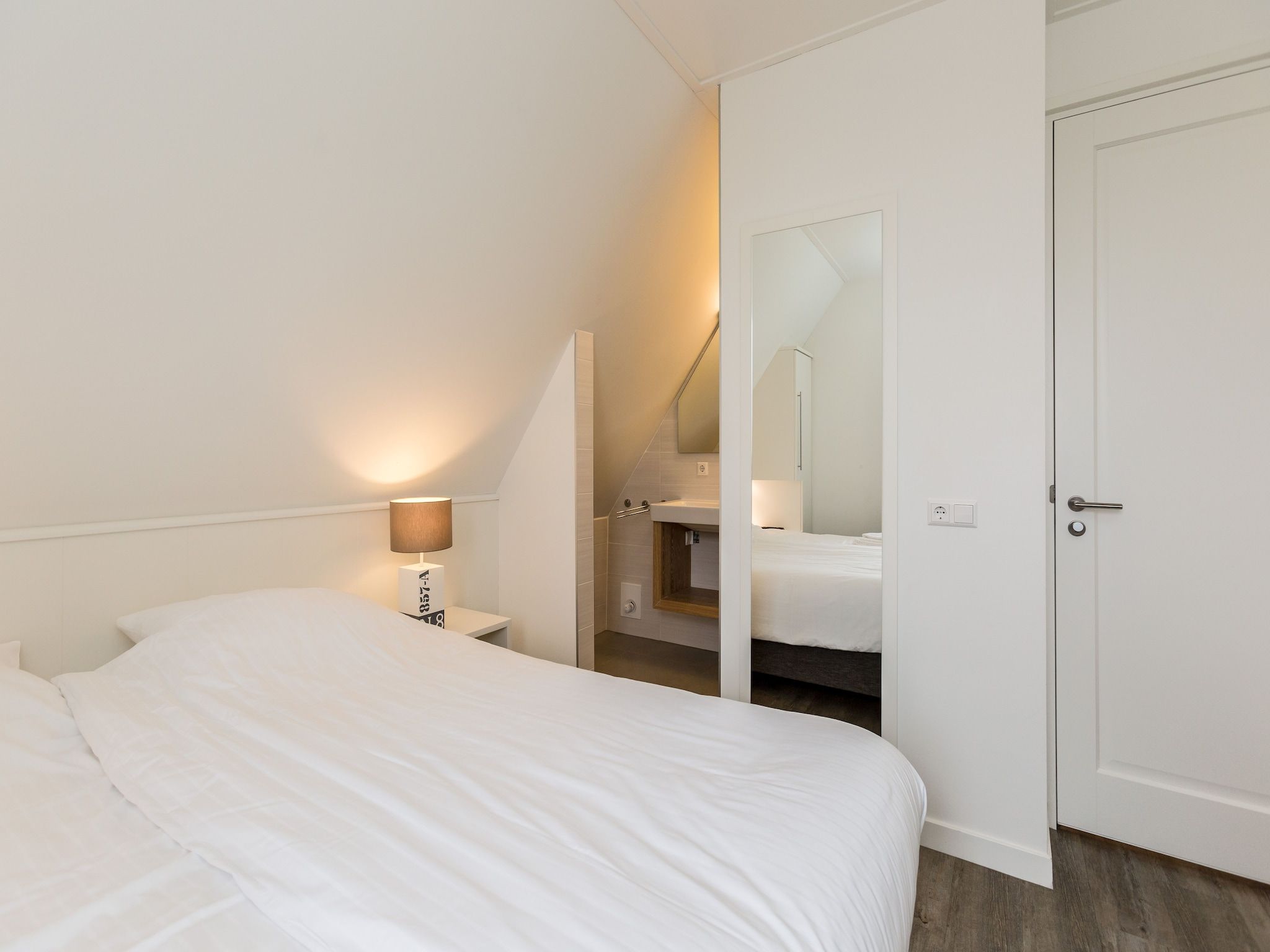 Een slaapkamer van Friese Meren Villa's 17 in Delfstrahuizen