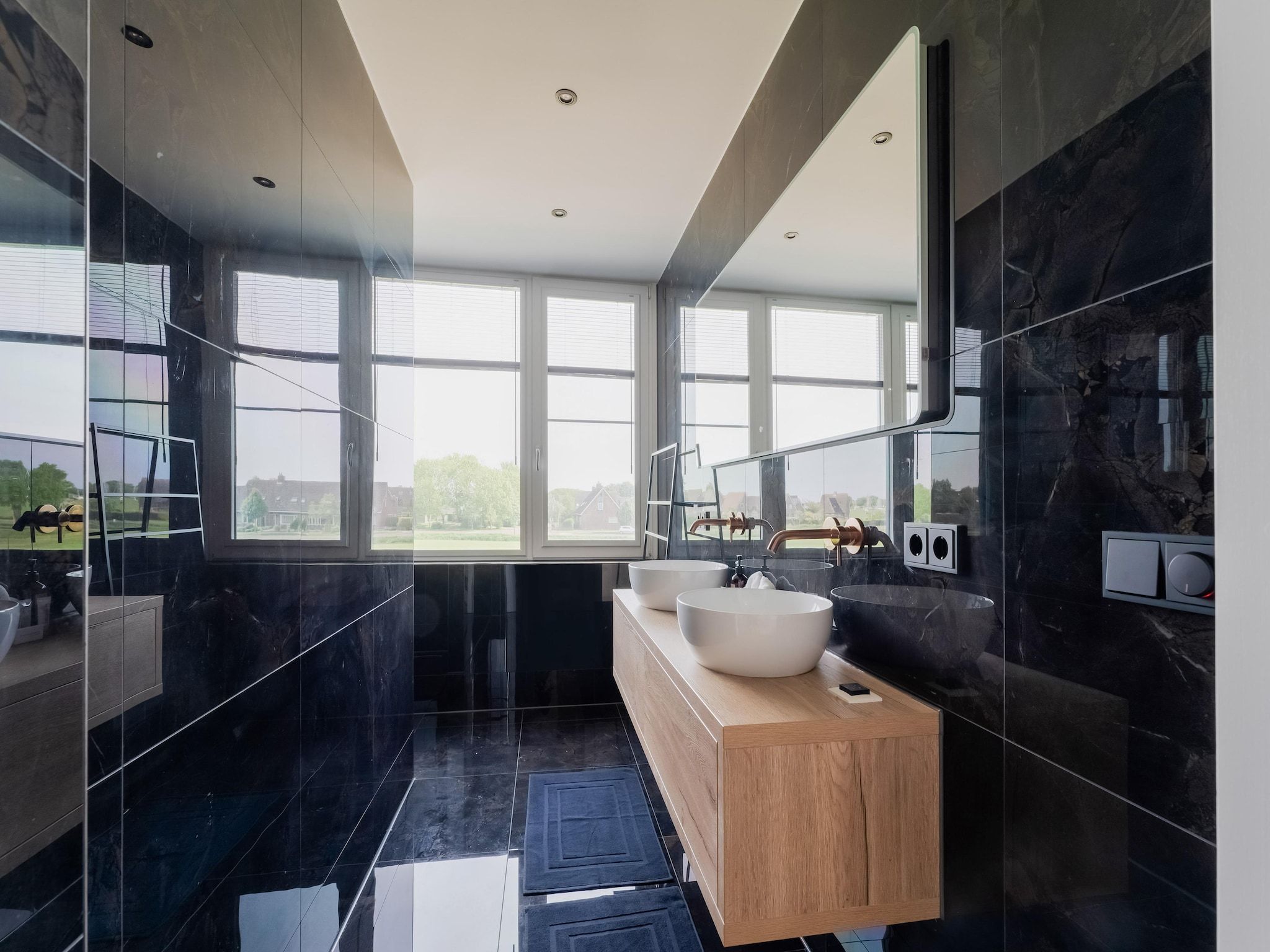 De badkamer van Luxe villa aan het water in Stavoren