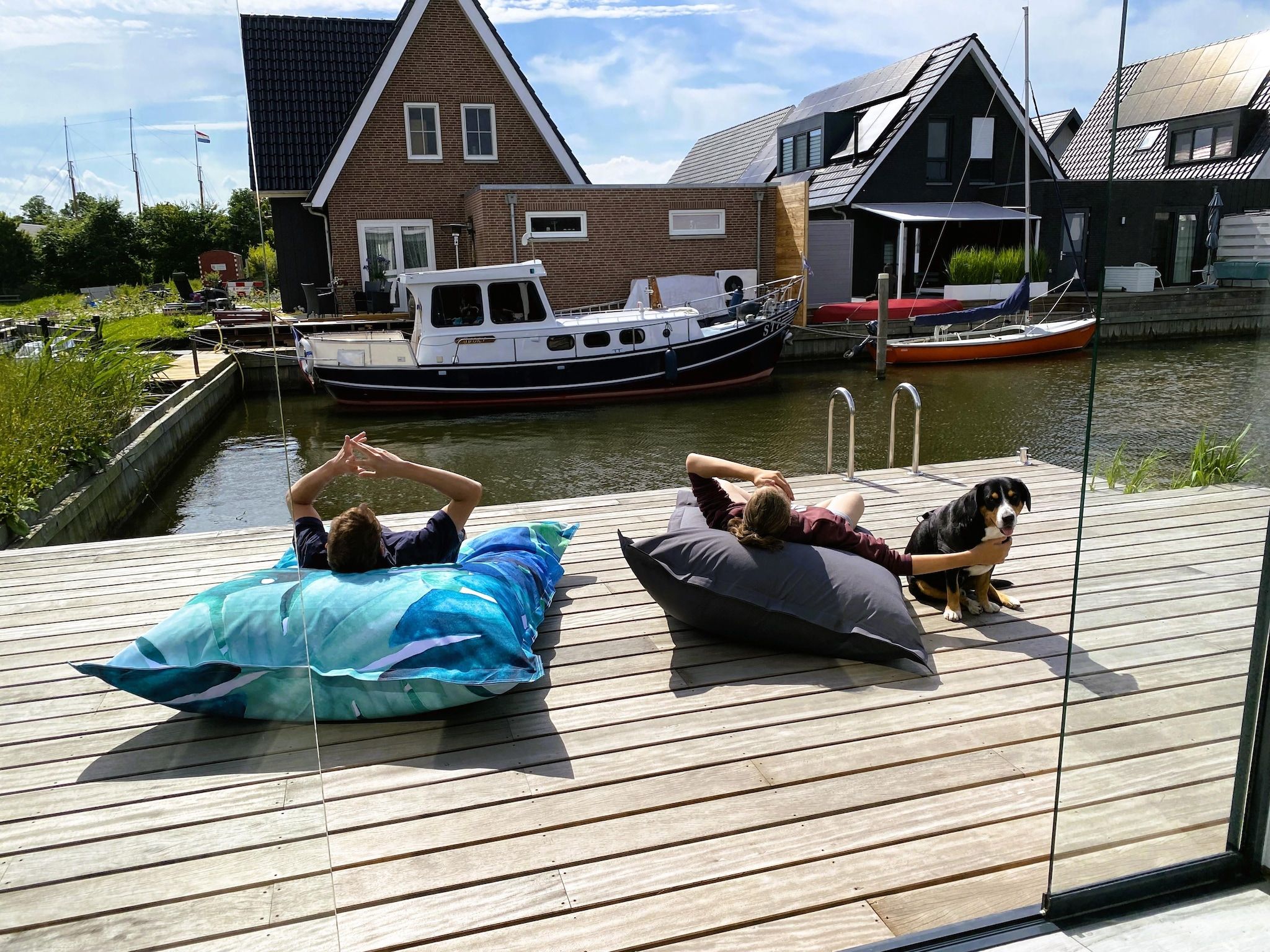 Het uitzicht vanaf Luxe villa aan het water in Stavoren