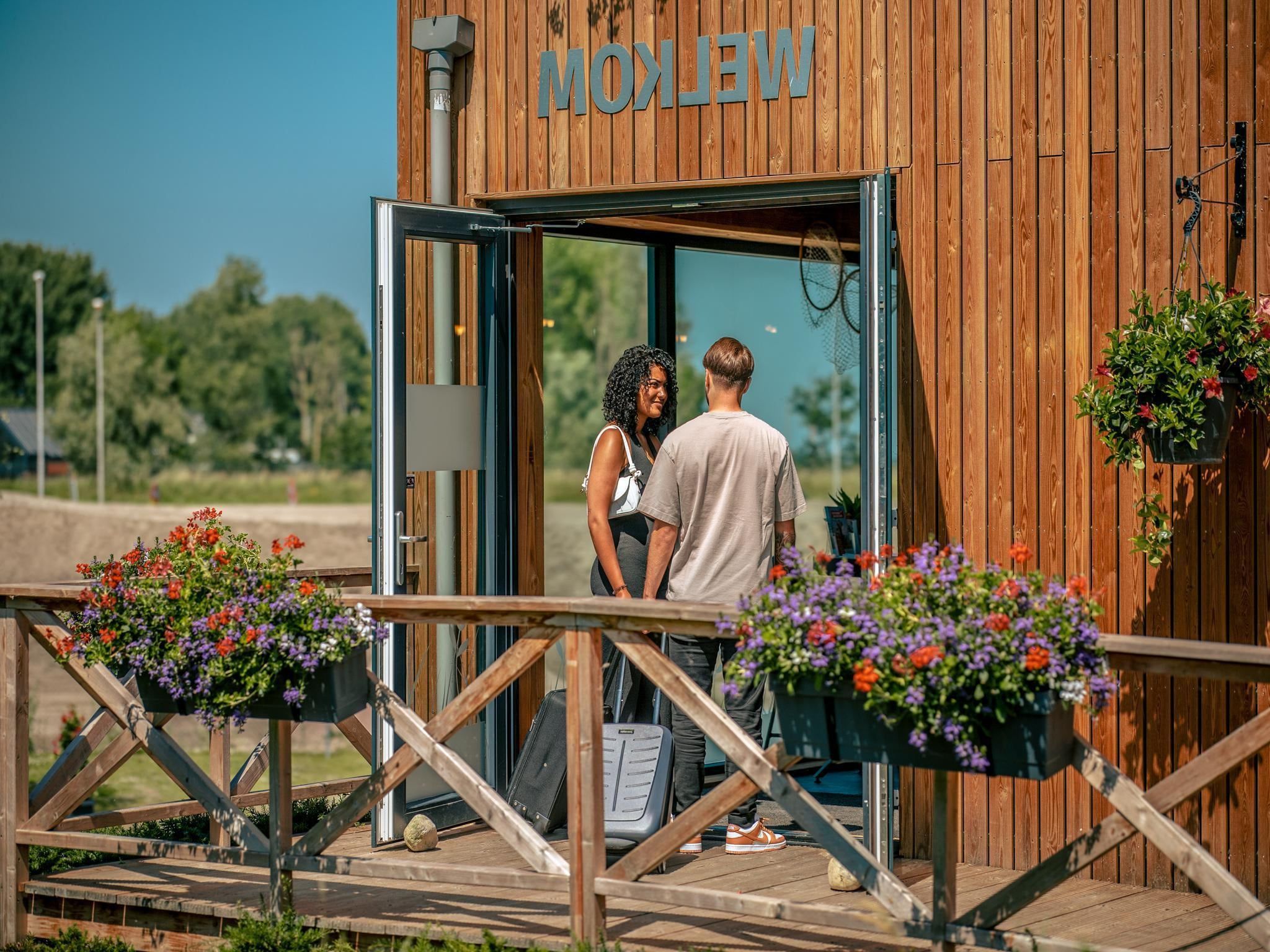Het terras van Just Nature 6 in Kampen