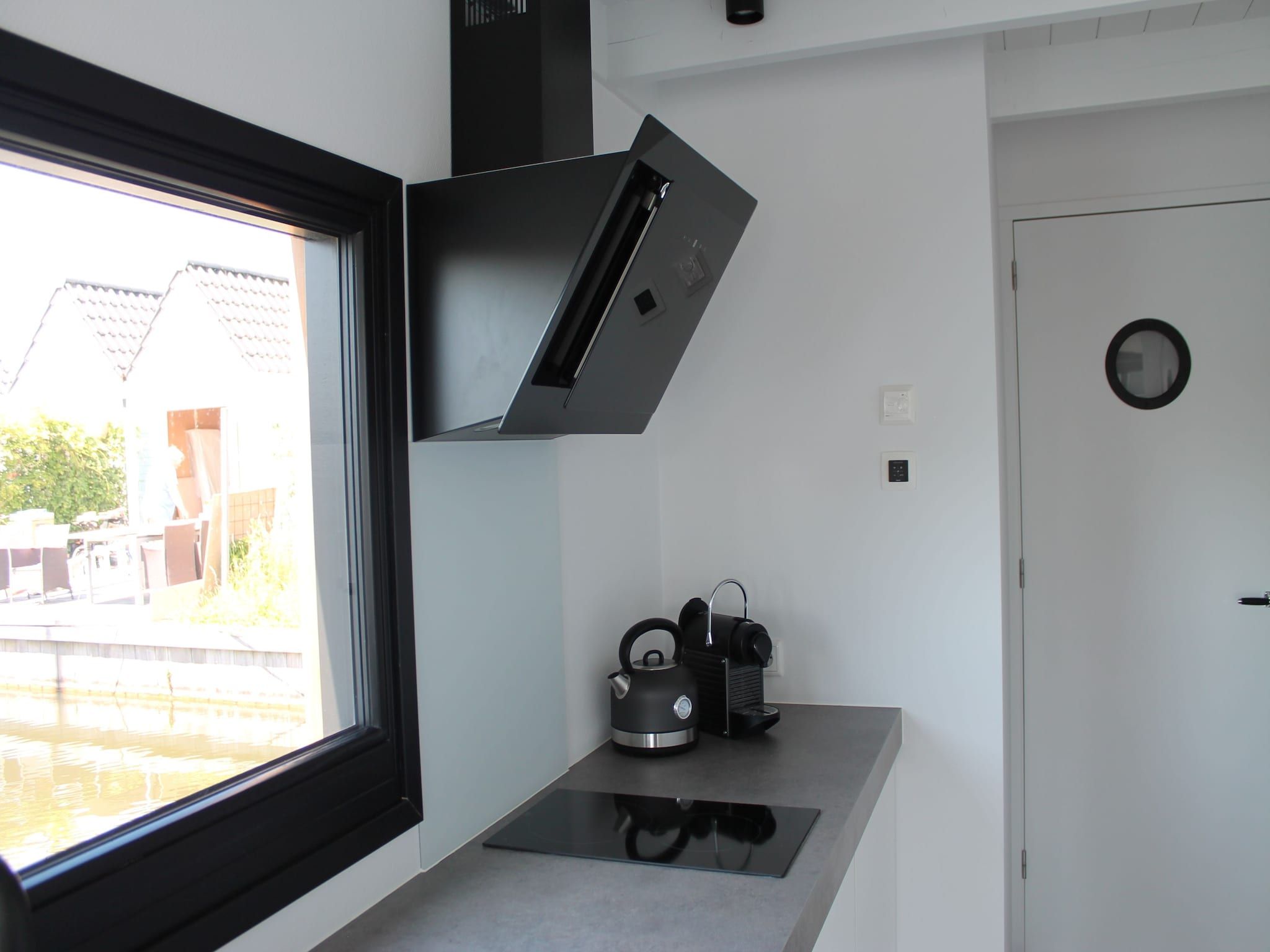 De keuken van Boat House Stavoren in Stavoren