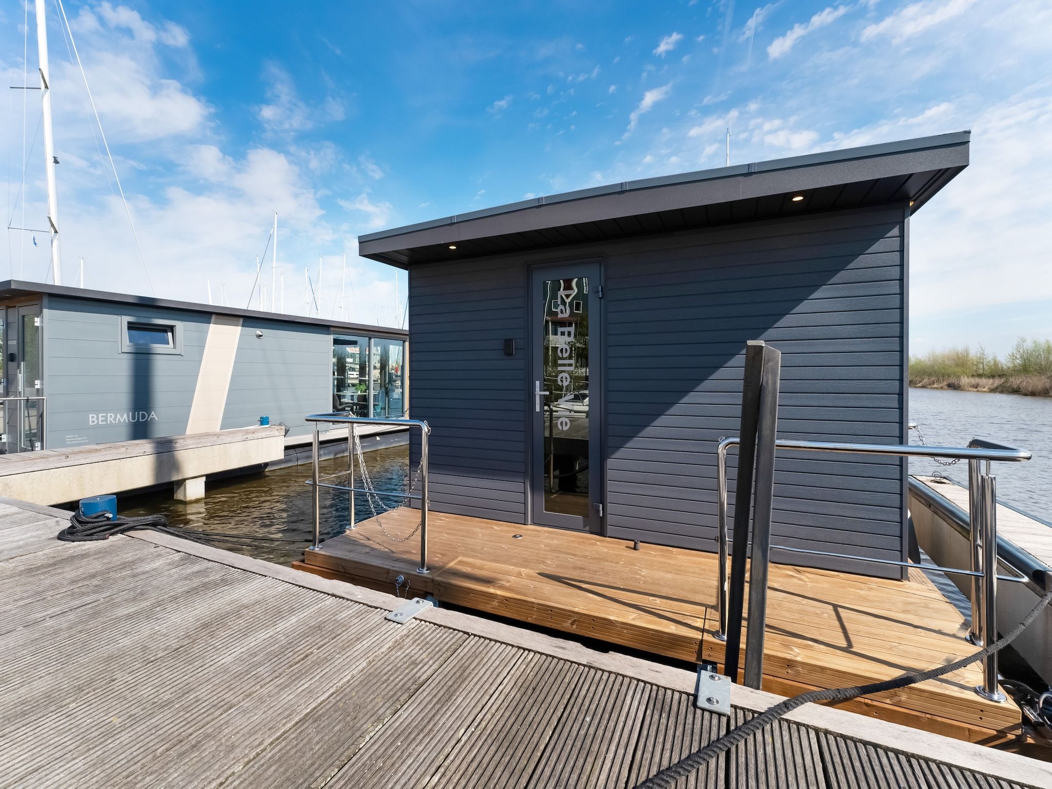 De buitenkant van La Belle Vie in Volendam