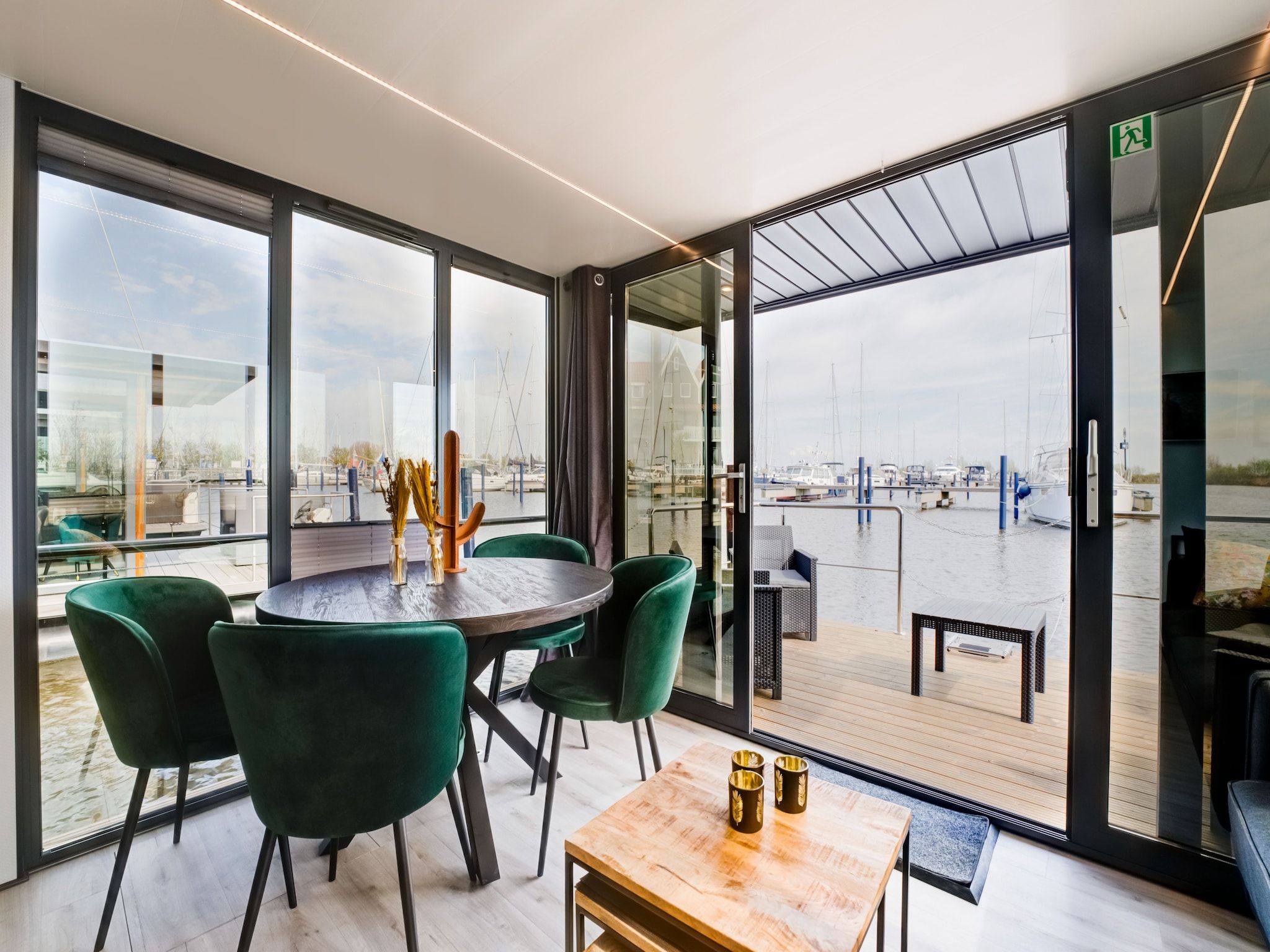 De woonkamer van La Belle Vie in Volendam