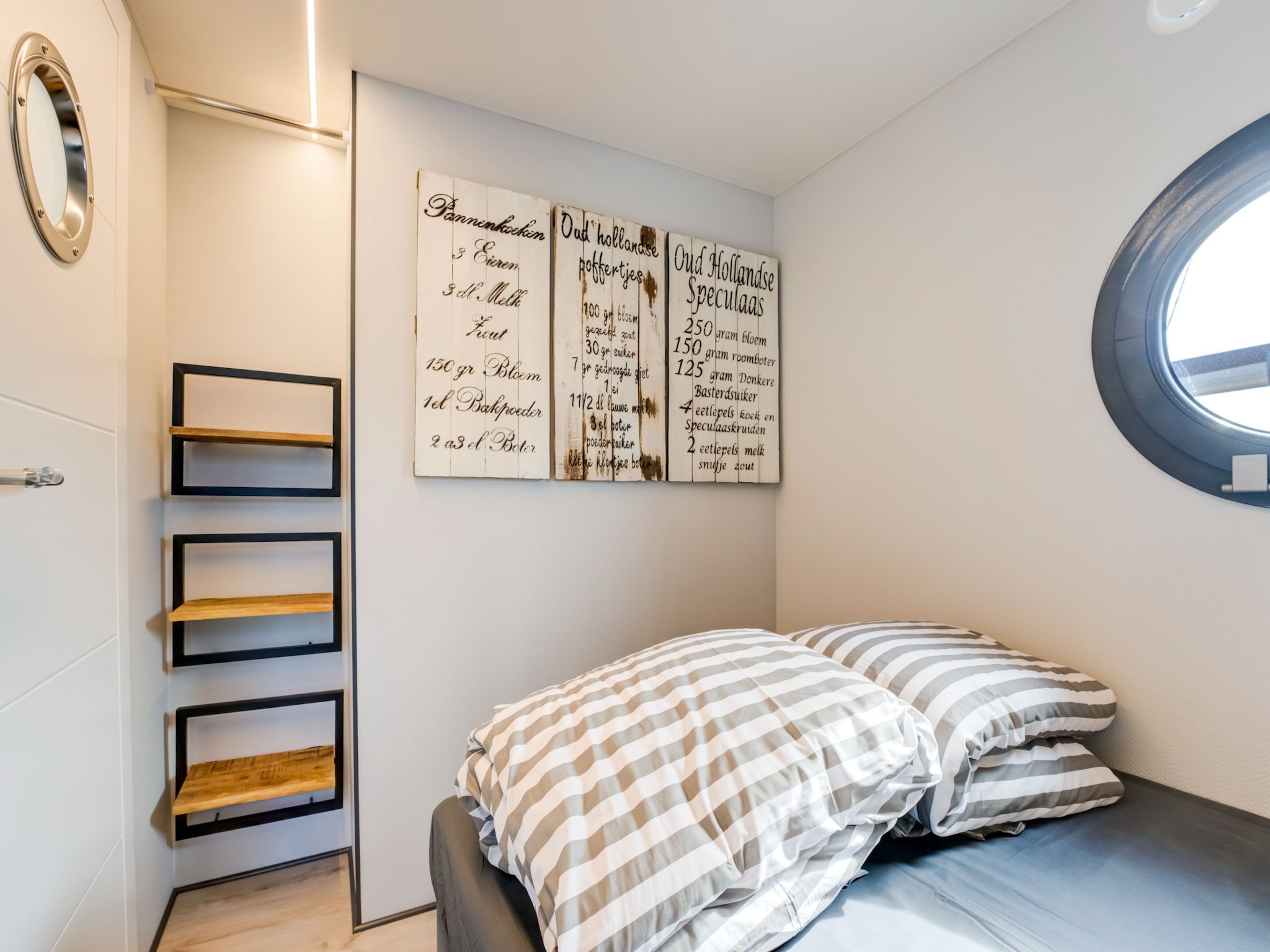 Een slaapkamer van La Belle Vie in Volendam