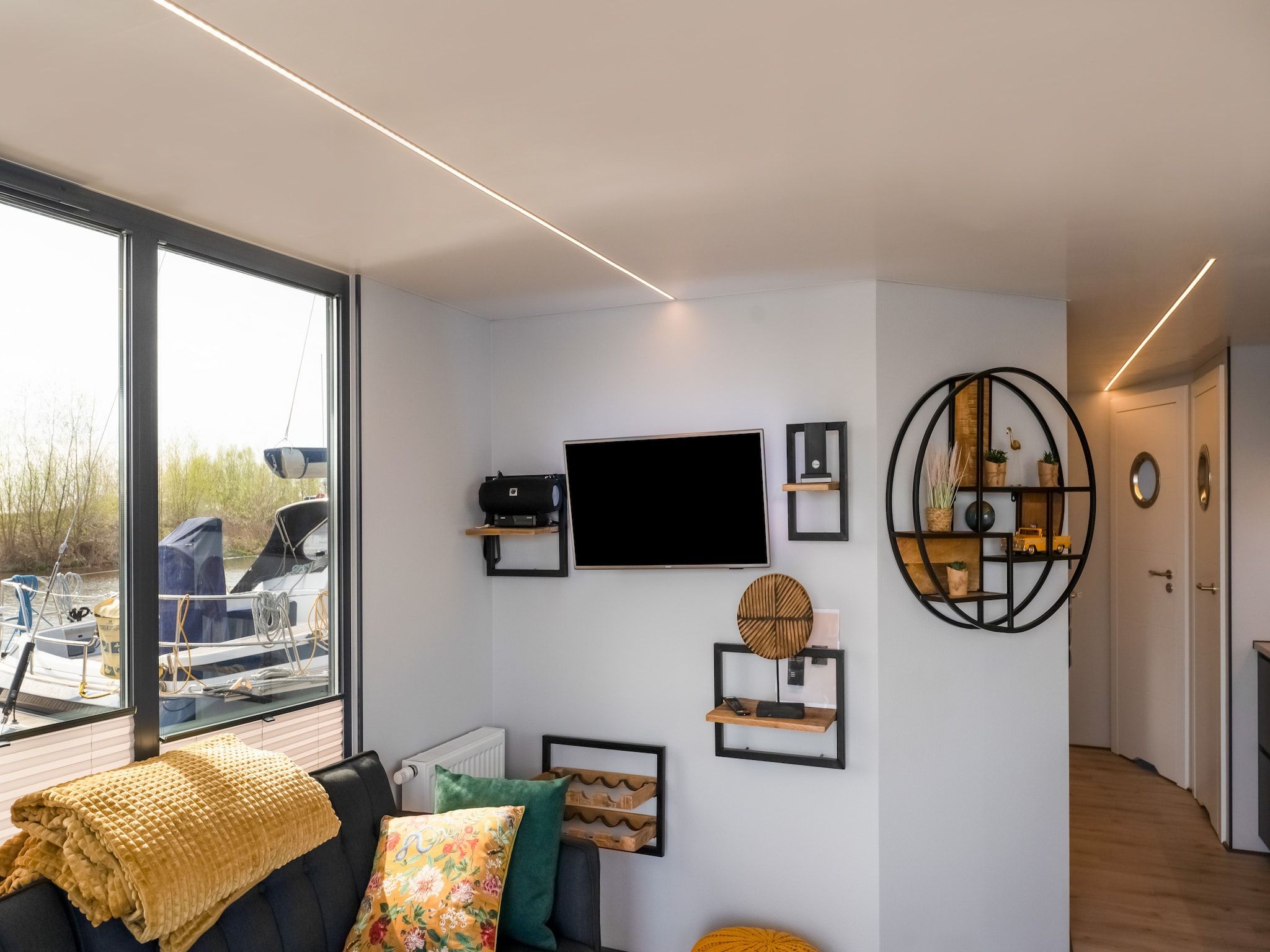 De woonkamer van La Belle Vie in Volendam