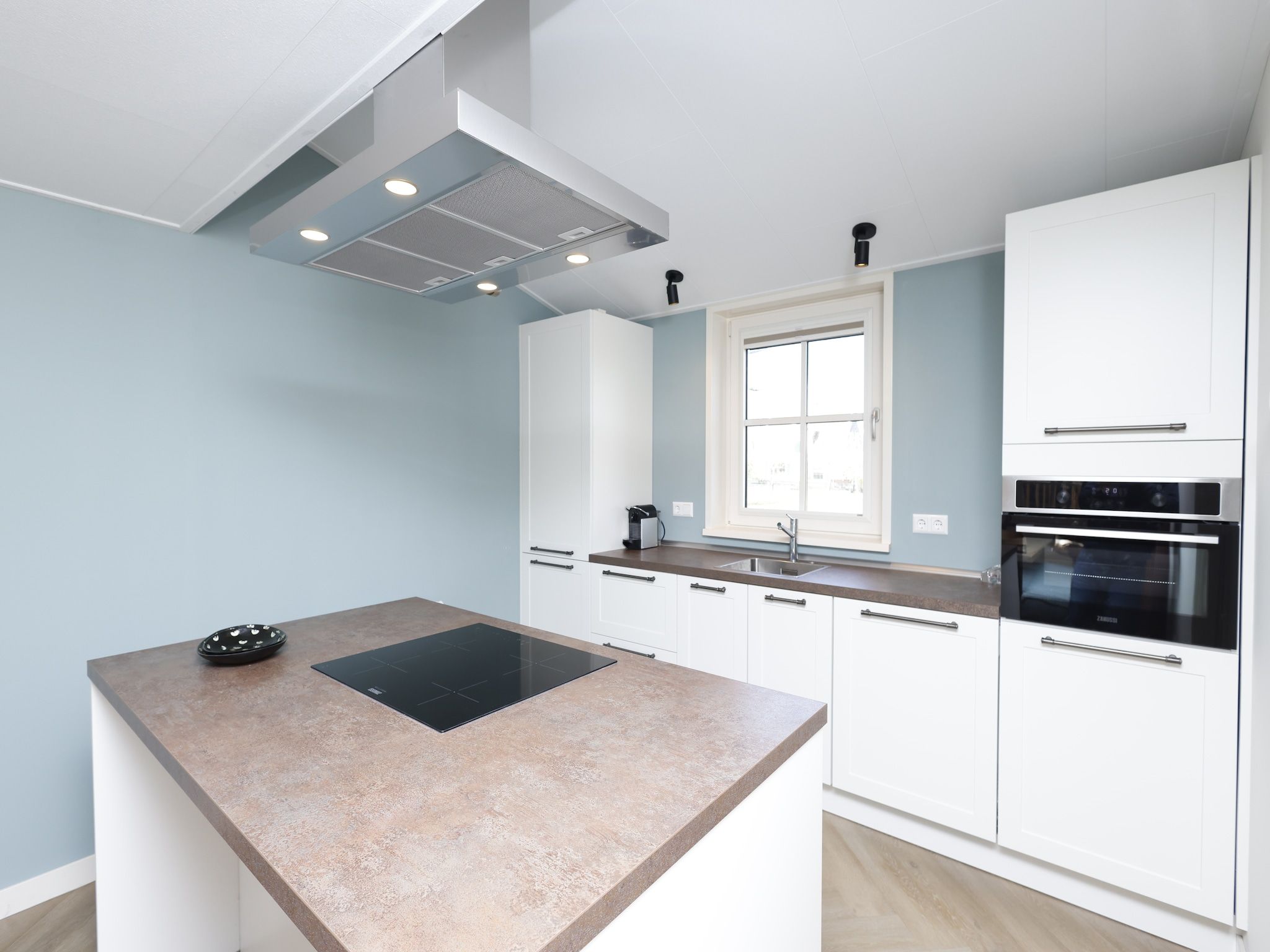 De keuken van Recreatiepark Wiringherlant - Wiringher Villa 23 in Hippolytushoef