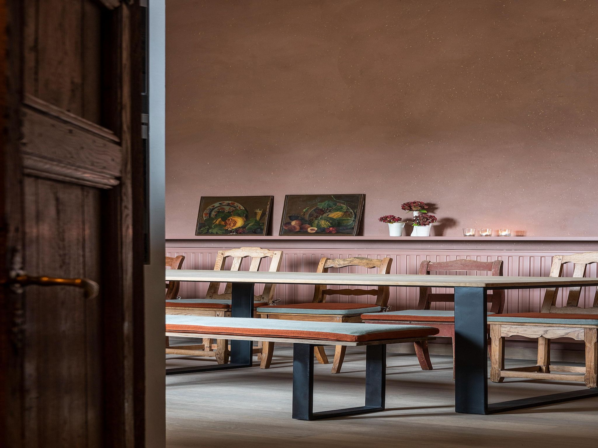 De eetkamer van Herenhoeve de Bockhof in Schimmert