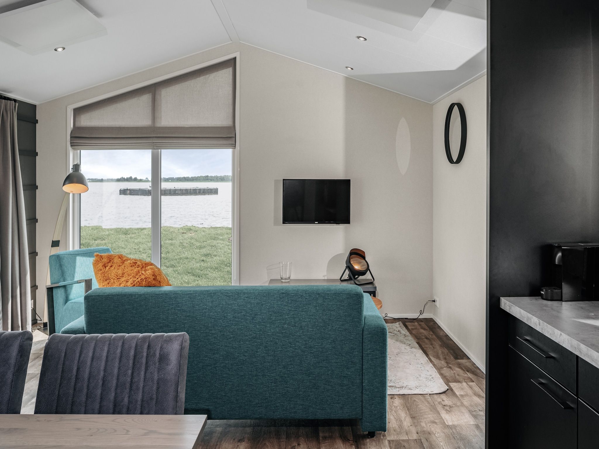 De woonkamer van Vakantiepark Giethoorn 11 in Giethoorn