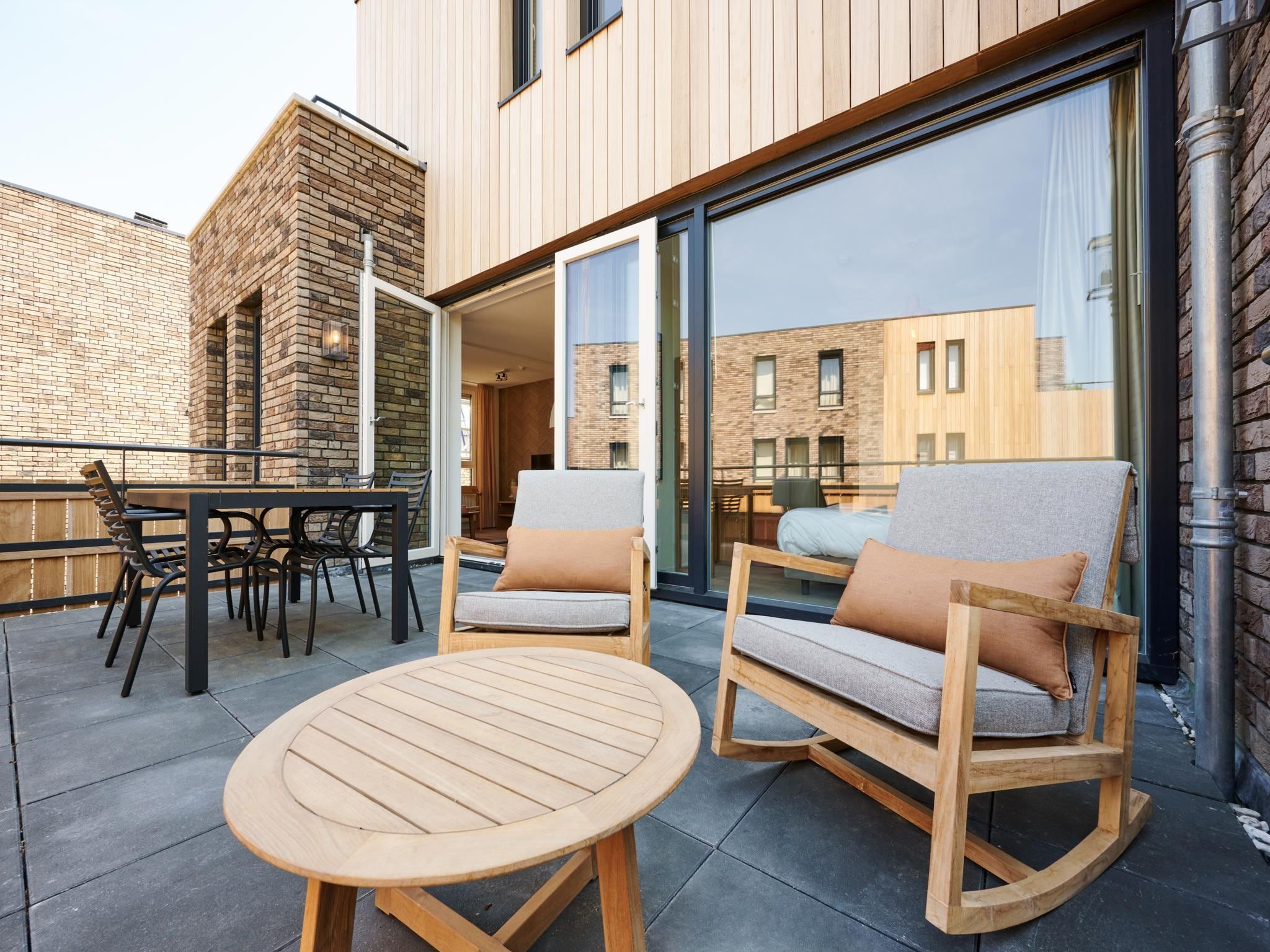 Het terras van Resort Maastricht 33 in Maastricht