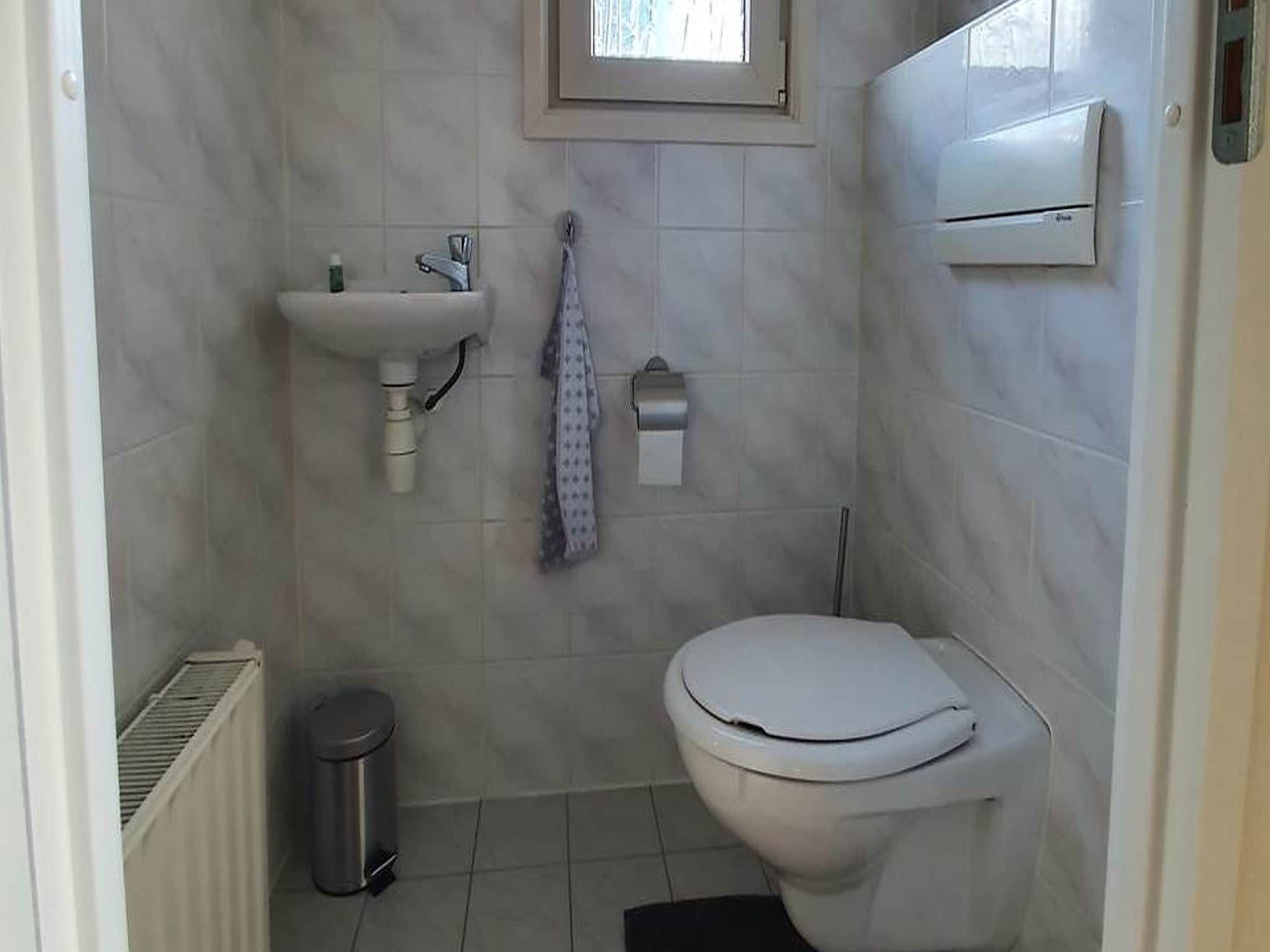 De badkamer van Koperwiek in Garderen