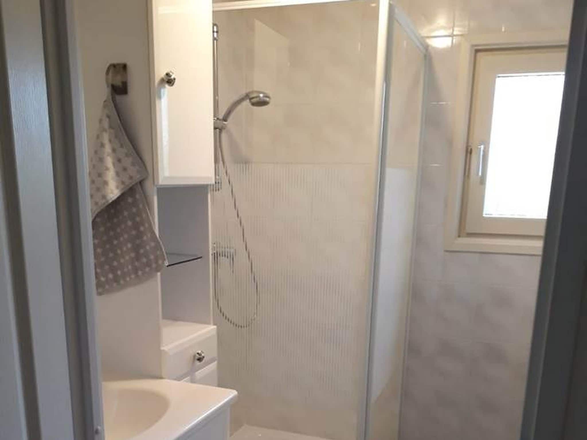 De badkamer van Koperwiek in Garderen