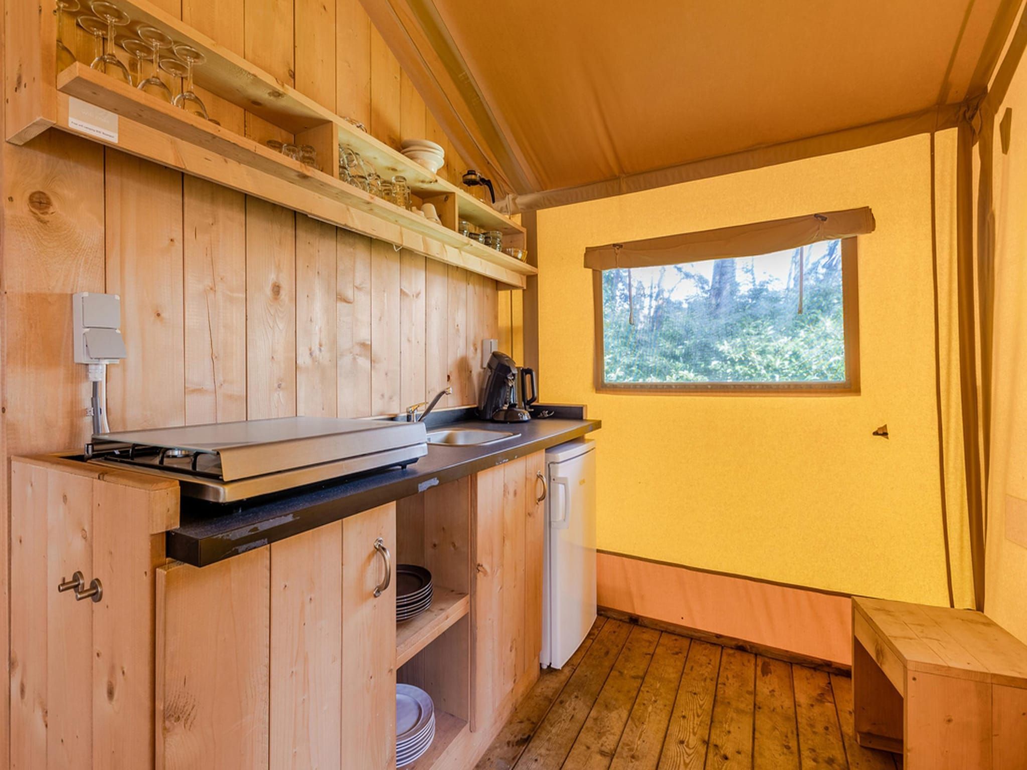 De keuken van Vakantiepark de Katjeskelder 22 in Oosterhout