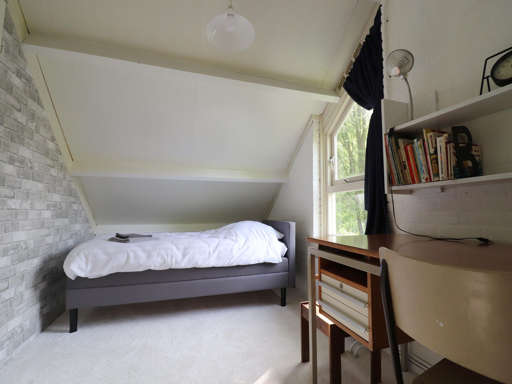 Een slaapkamer van Boshuisje De Koolmees in Appelscha