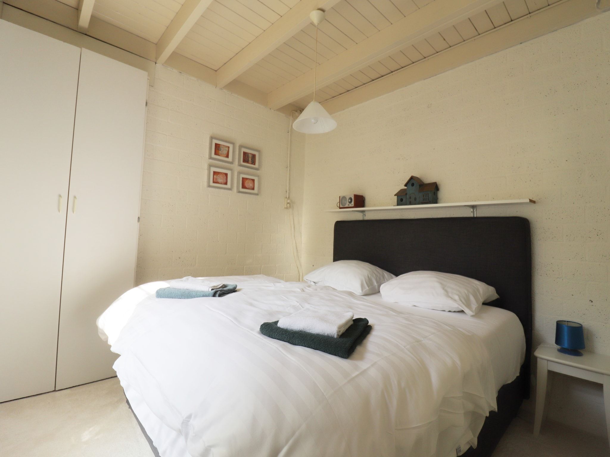 Een slaapkamer van Boshuisje De Koolmees in Appelscha