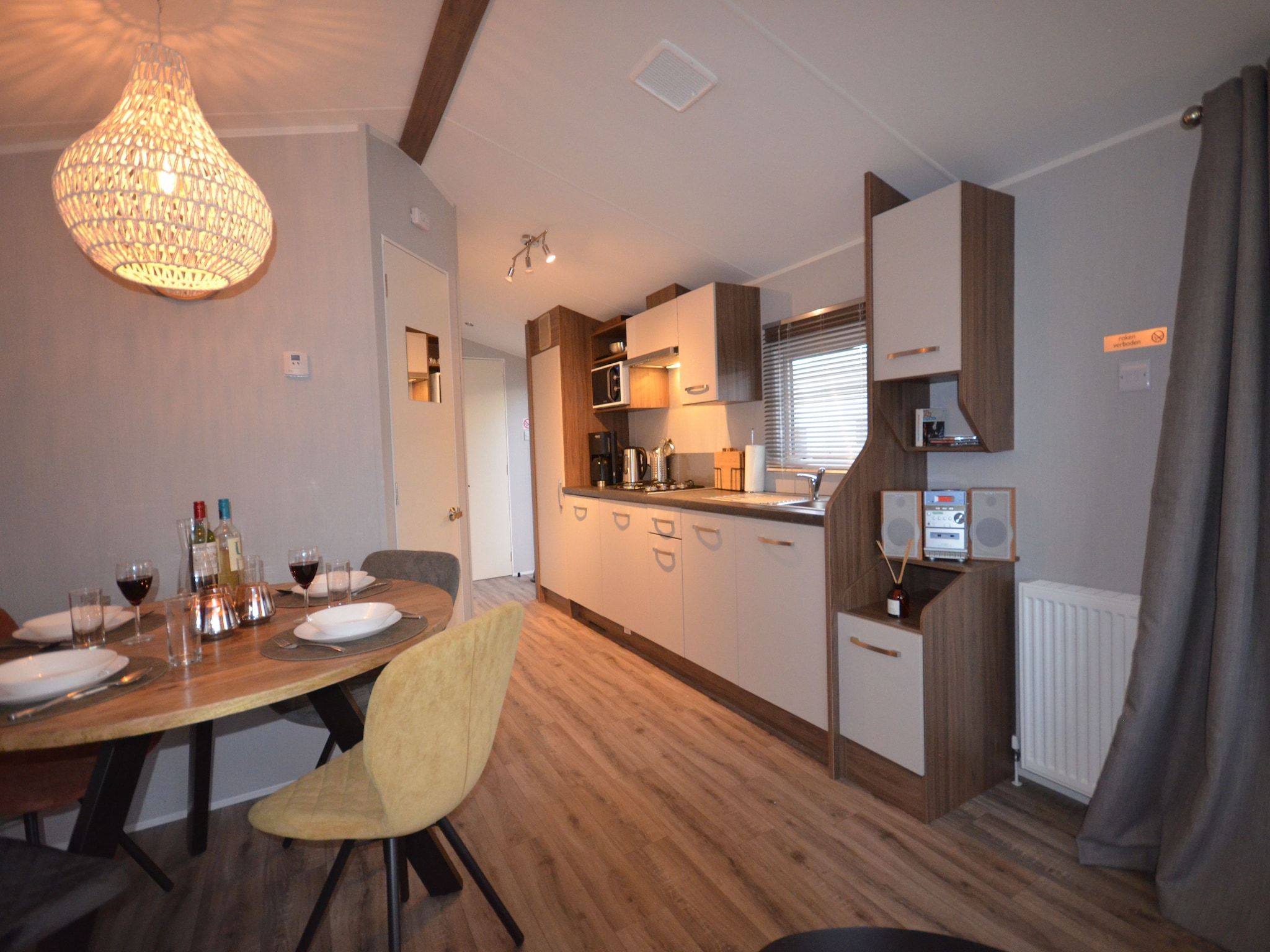 De keuken van Recreatiepark Wiringherlant - Wiringher Chalet 83 in Hippolytushoef