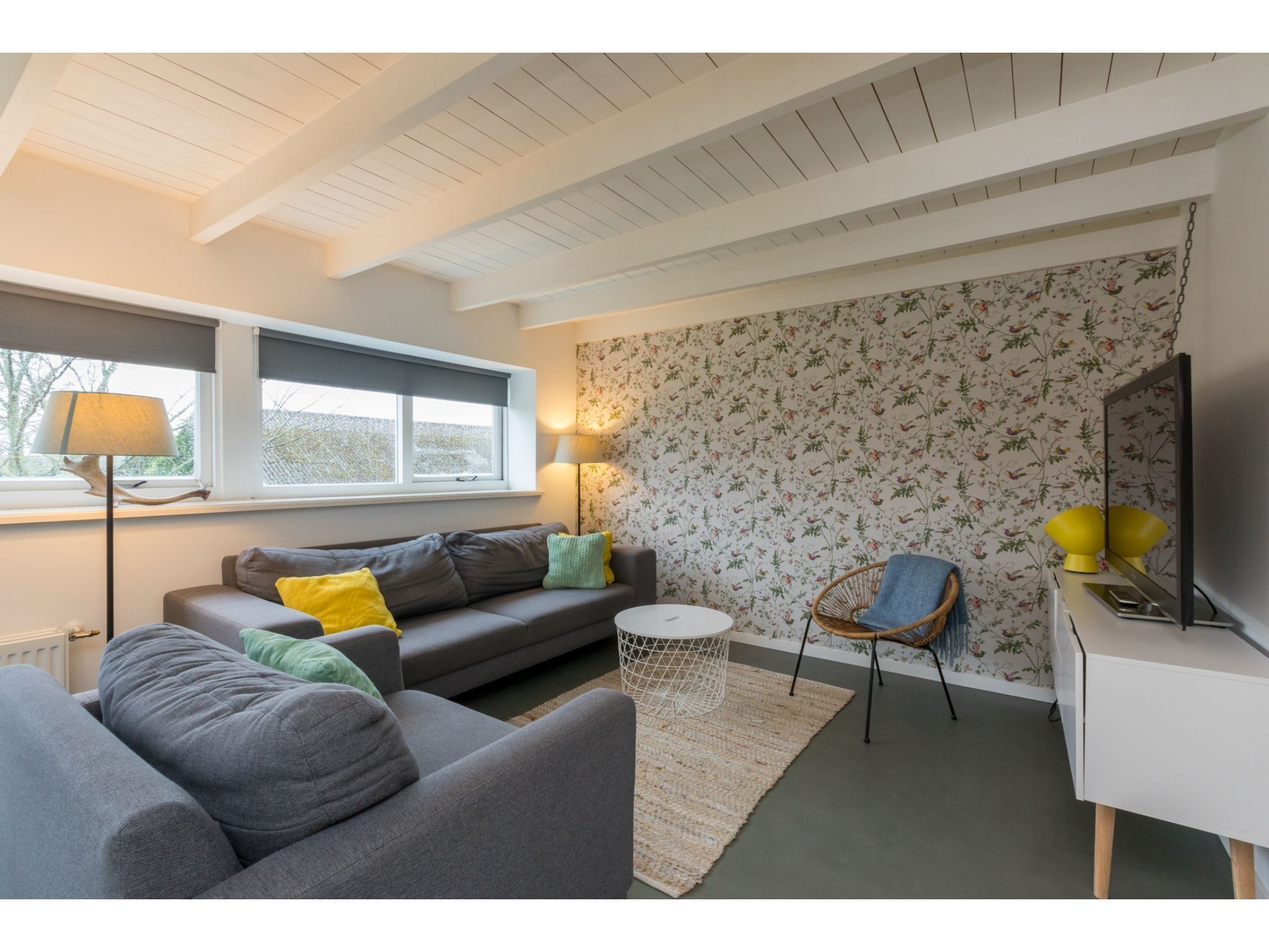 De woonkamer van Appartement - Kon Emmaweg 6  Vrouwenpolder bovenapp in Vrouwenpolder