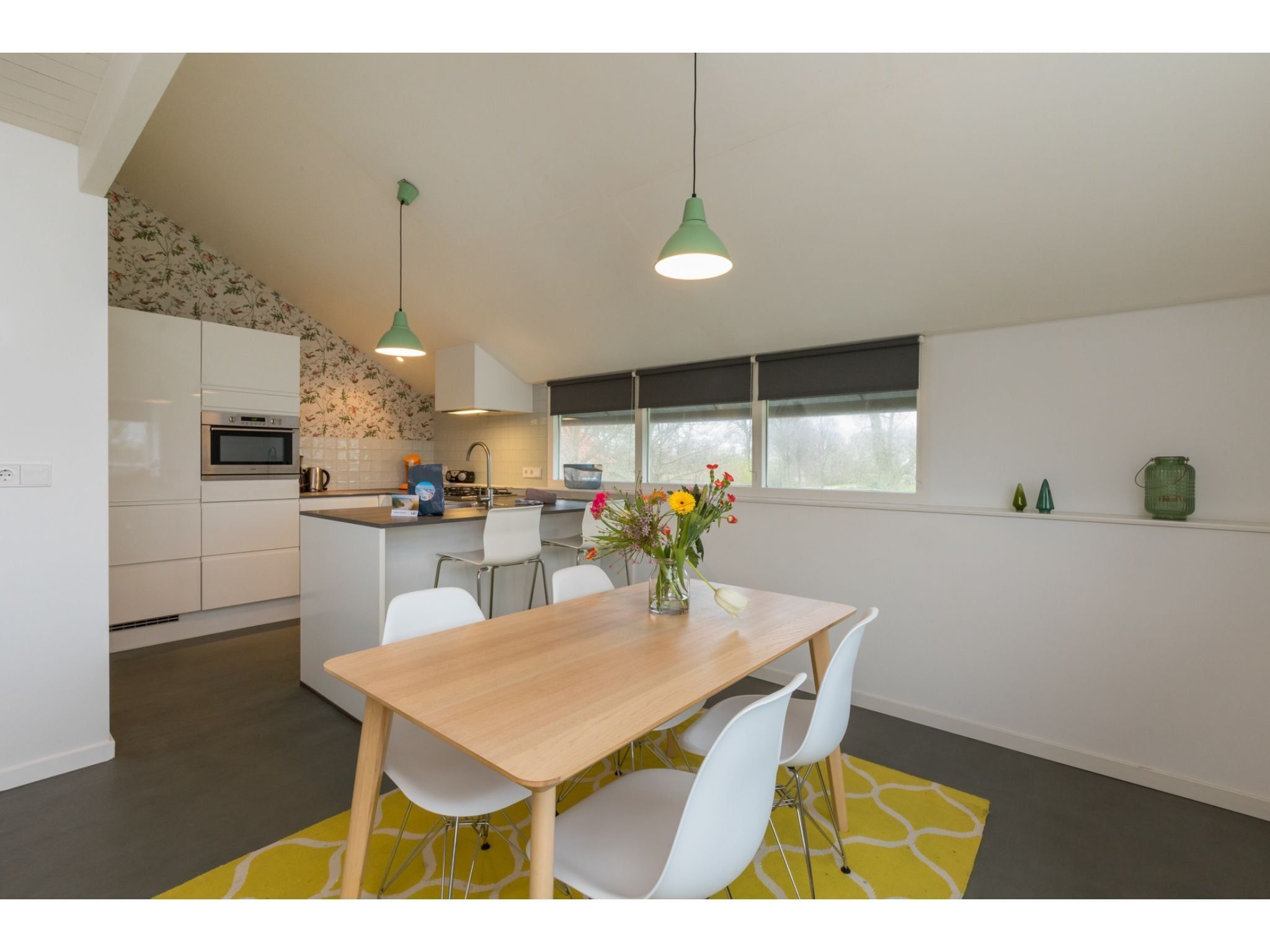 De keuken van Appartement - Kon Emmaweg 6  Vrouwenpolder bovenapp in Vrouwenpolder