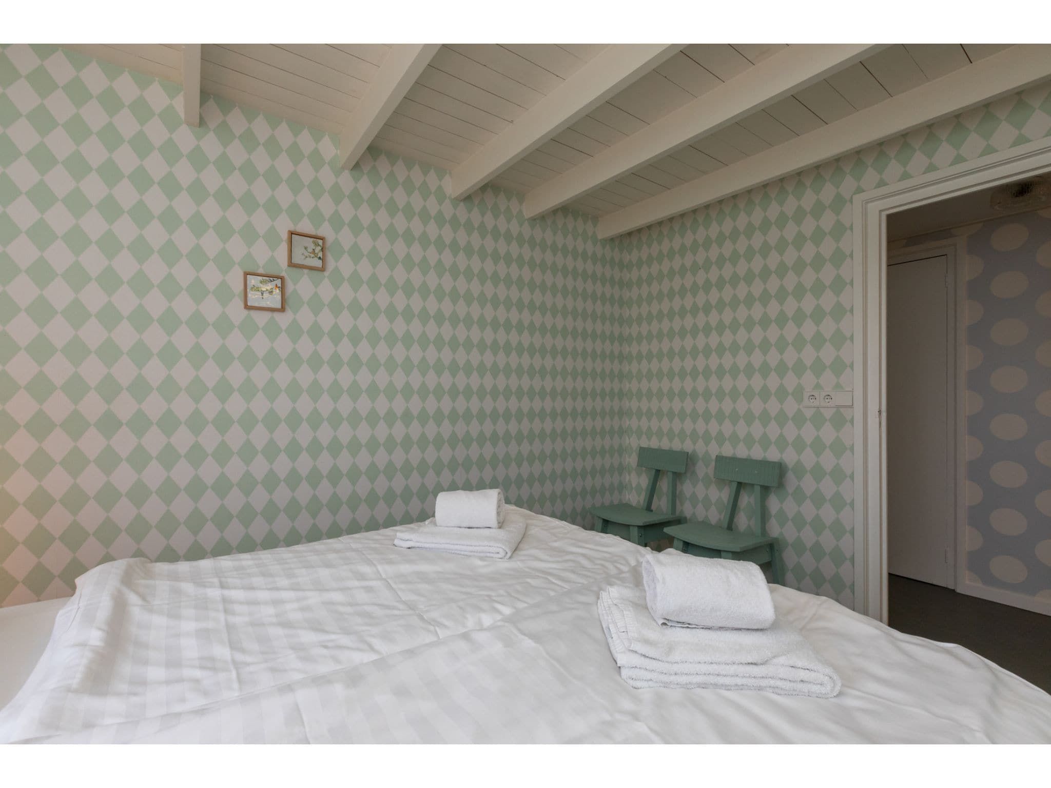 Een slaapkamer van Appartement - Kon Emmaweg 6  Vrouwenpolder bovenapp in Vrouwenpolder