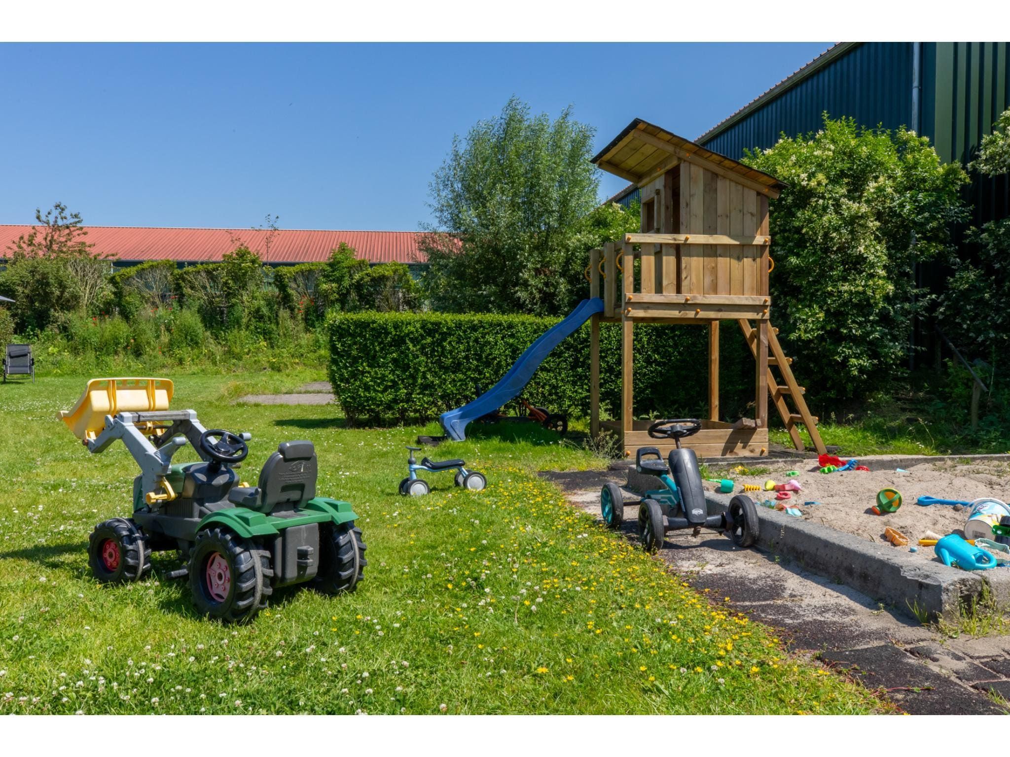 De tuin van Appartement - Kon Emmaweg 6  beneden app in Vrouwenpolder