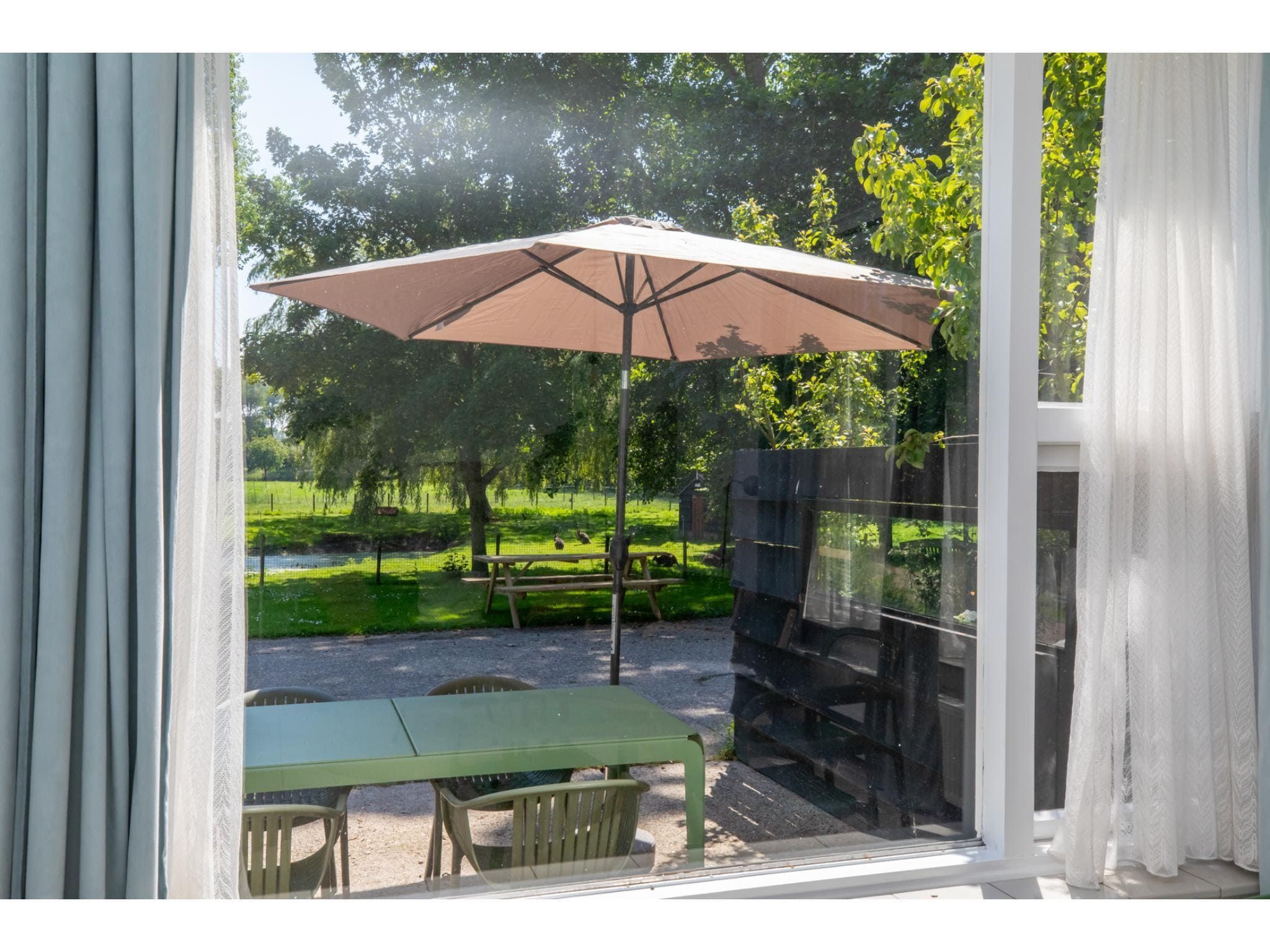 Het uitzicht vanaf Appartement - Kon Emmaweg 6  beneden app in Vrouwenpolder