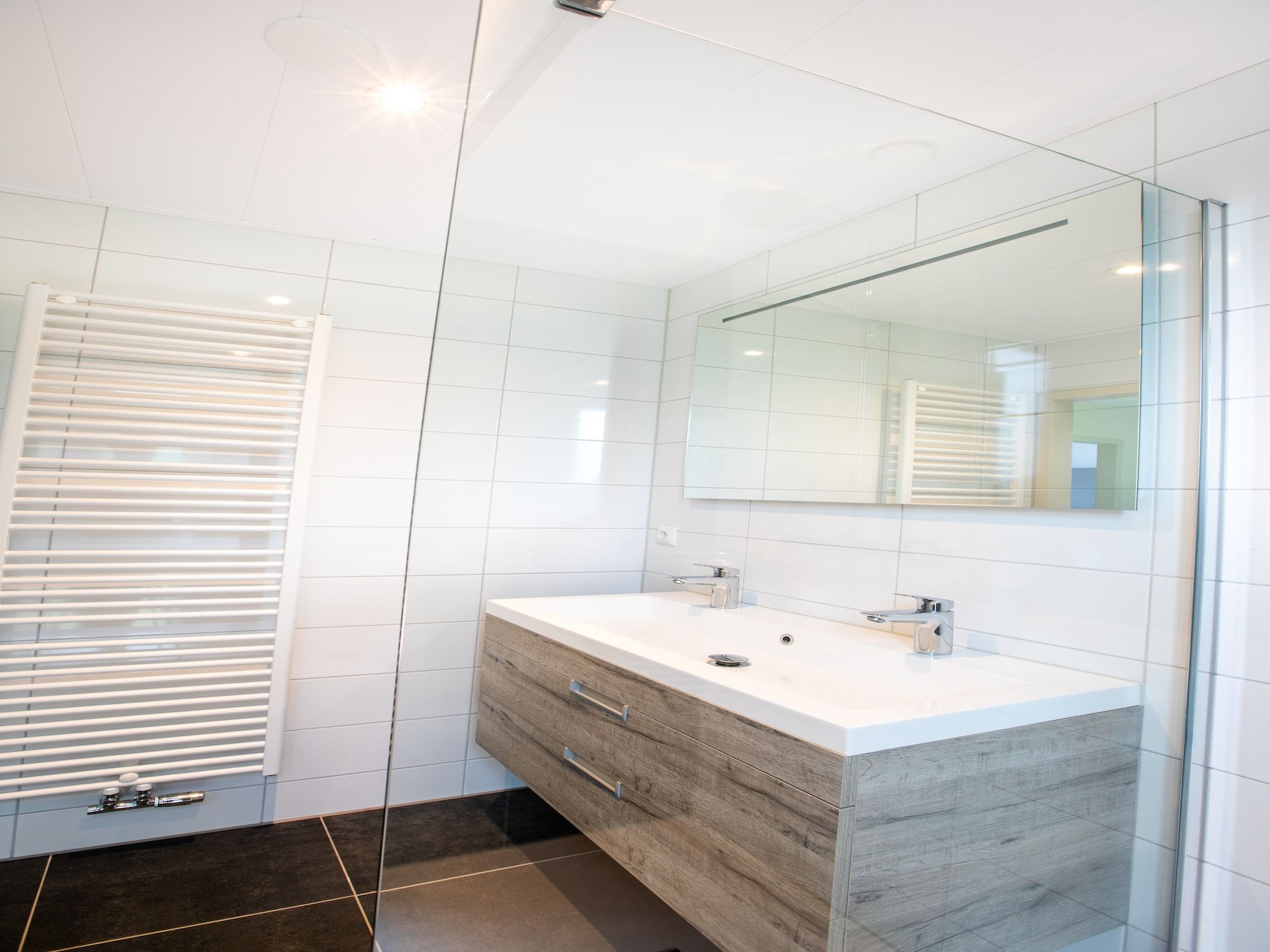 De badkamer van Vakantiepark Hof van Zeeland 2 in Heinkenszand